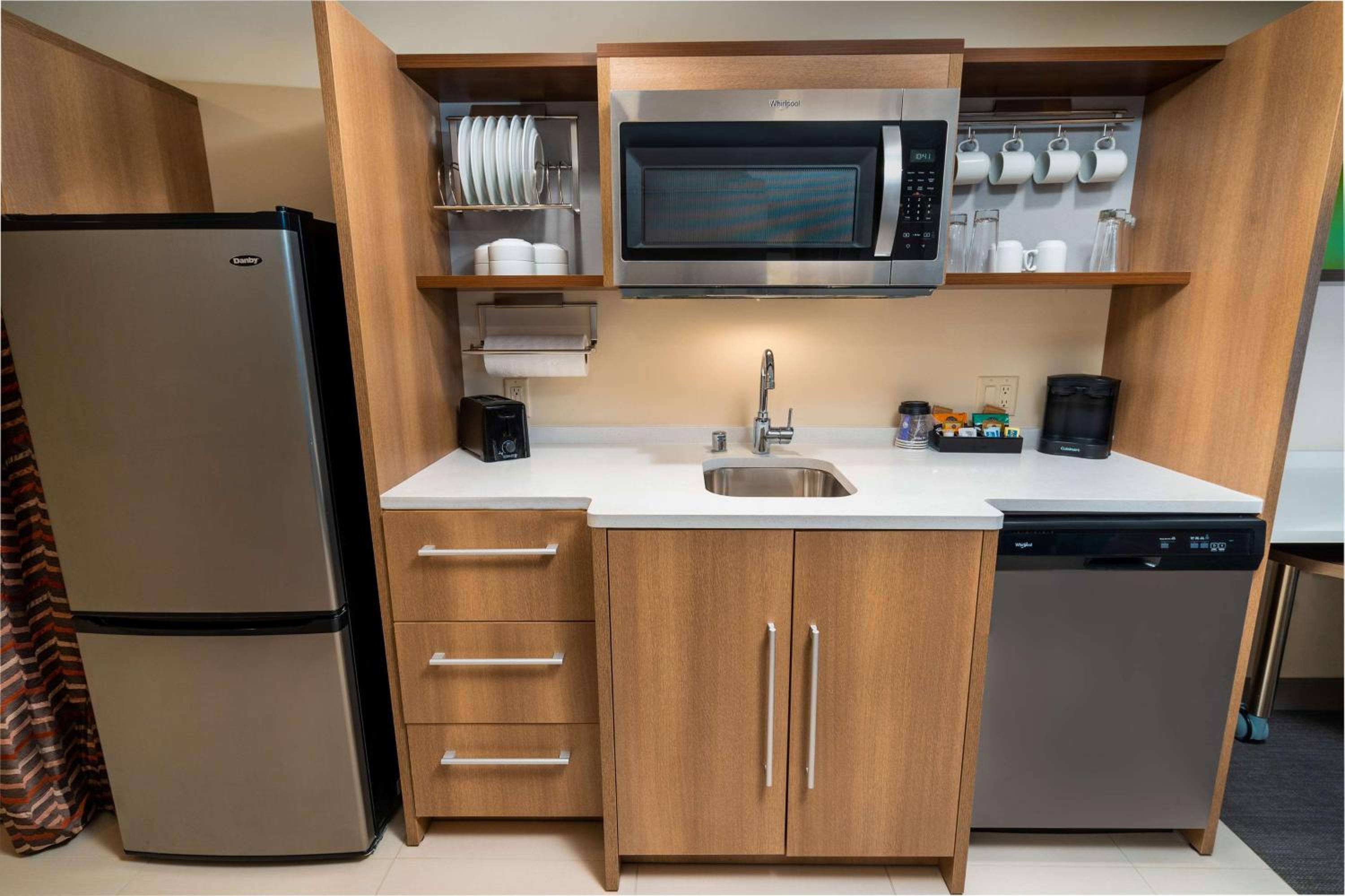 One-Bedroom King Suite - Non-Smoking - Photo 2