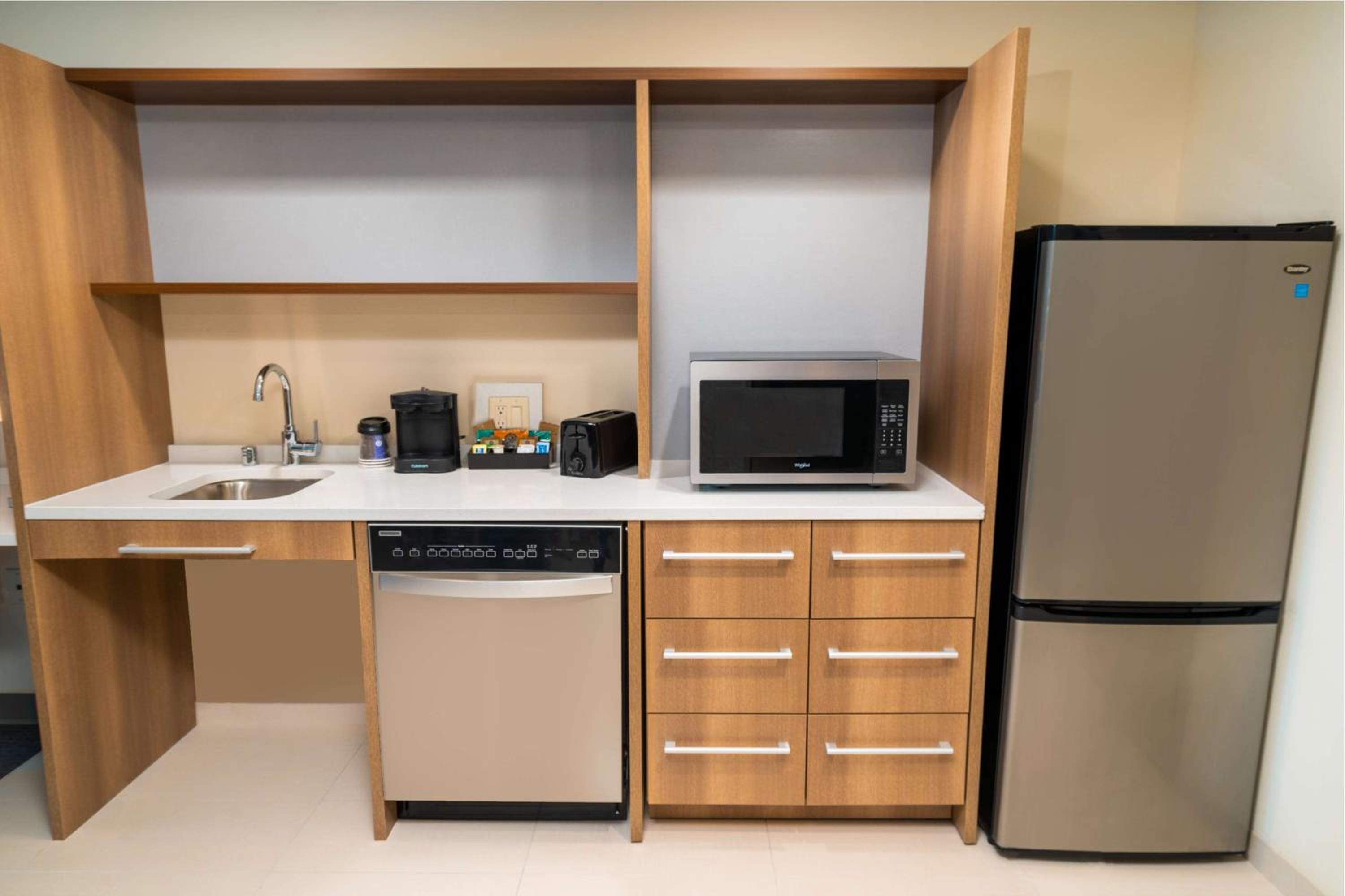King Suite - Mobility Access/Non-Smoking - Photo 2