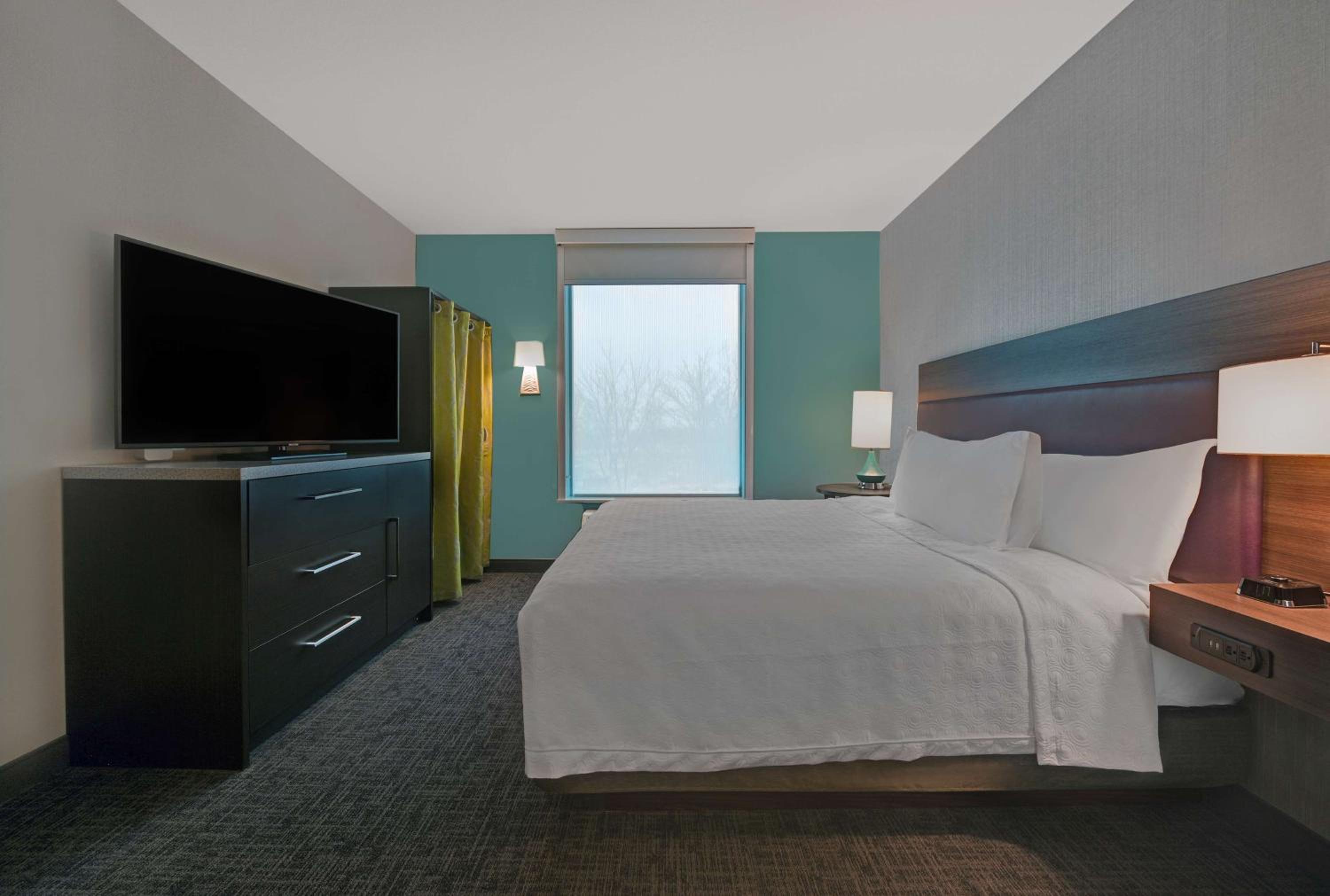 One-Bedroom King Suite - Non-Smoking - Photo 1