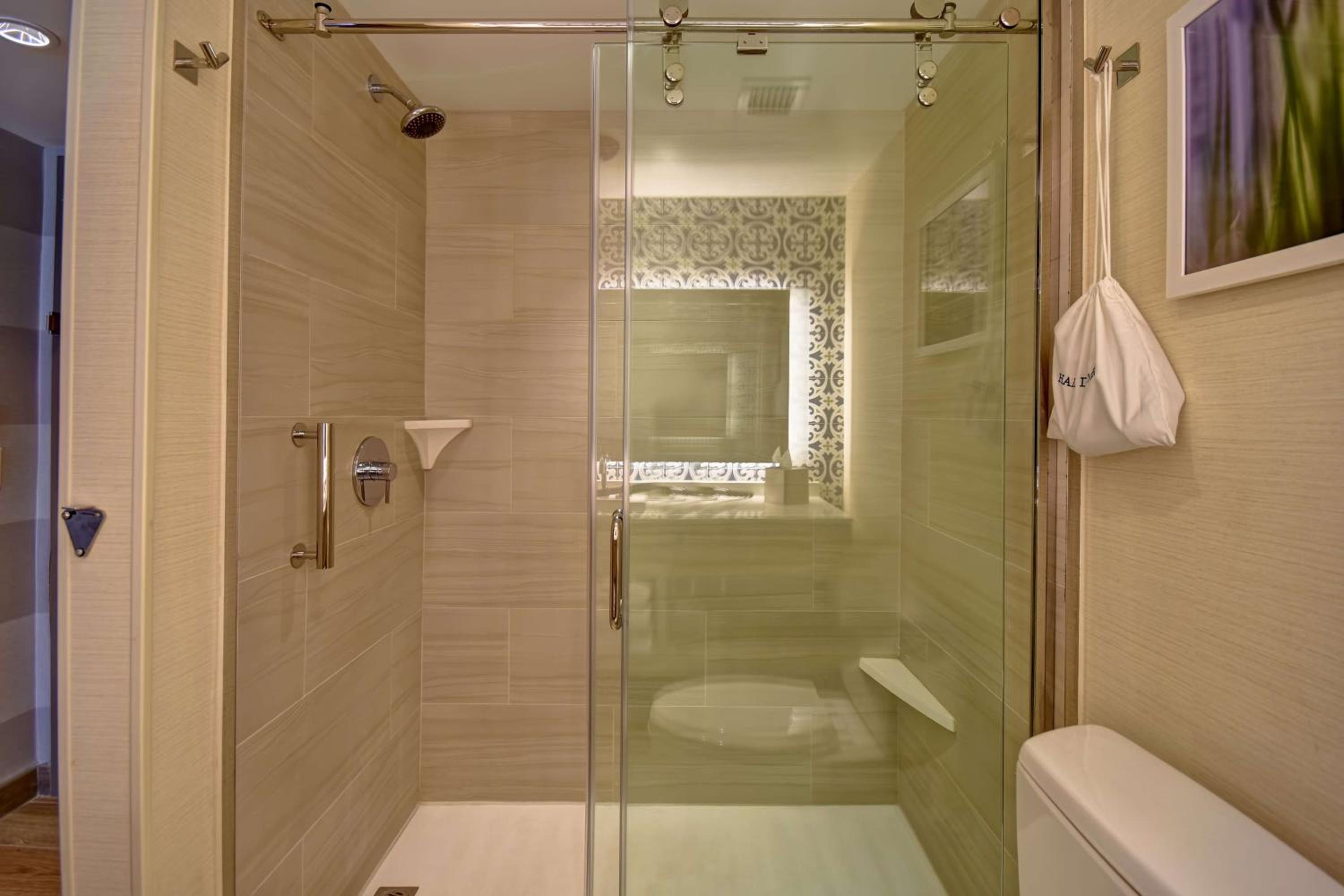 King Room with Balcony - Ocean Front - Photo 6