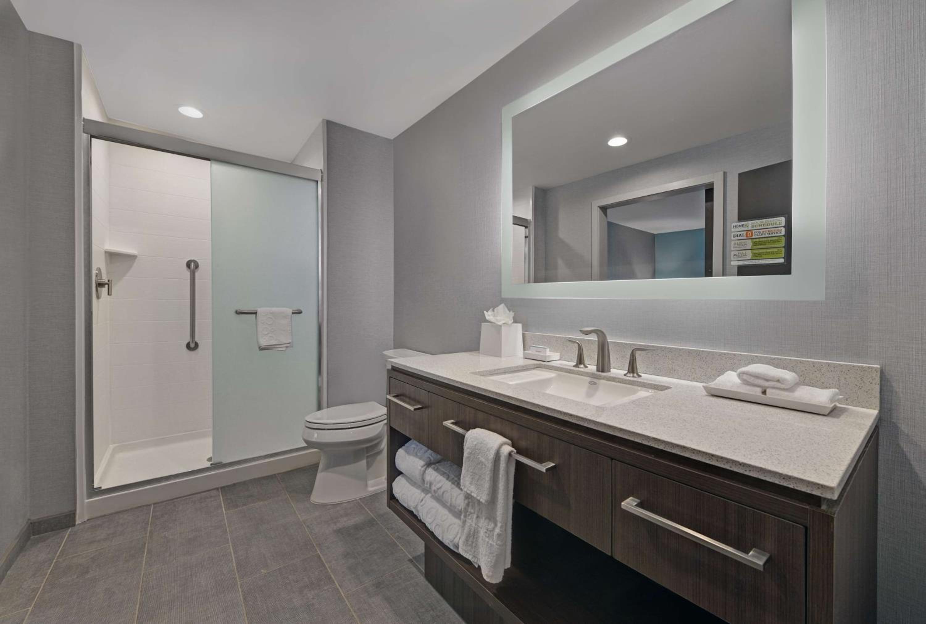 One-Bedroom King Suite - Non-Smoking - Photo 3