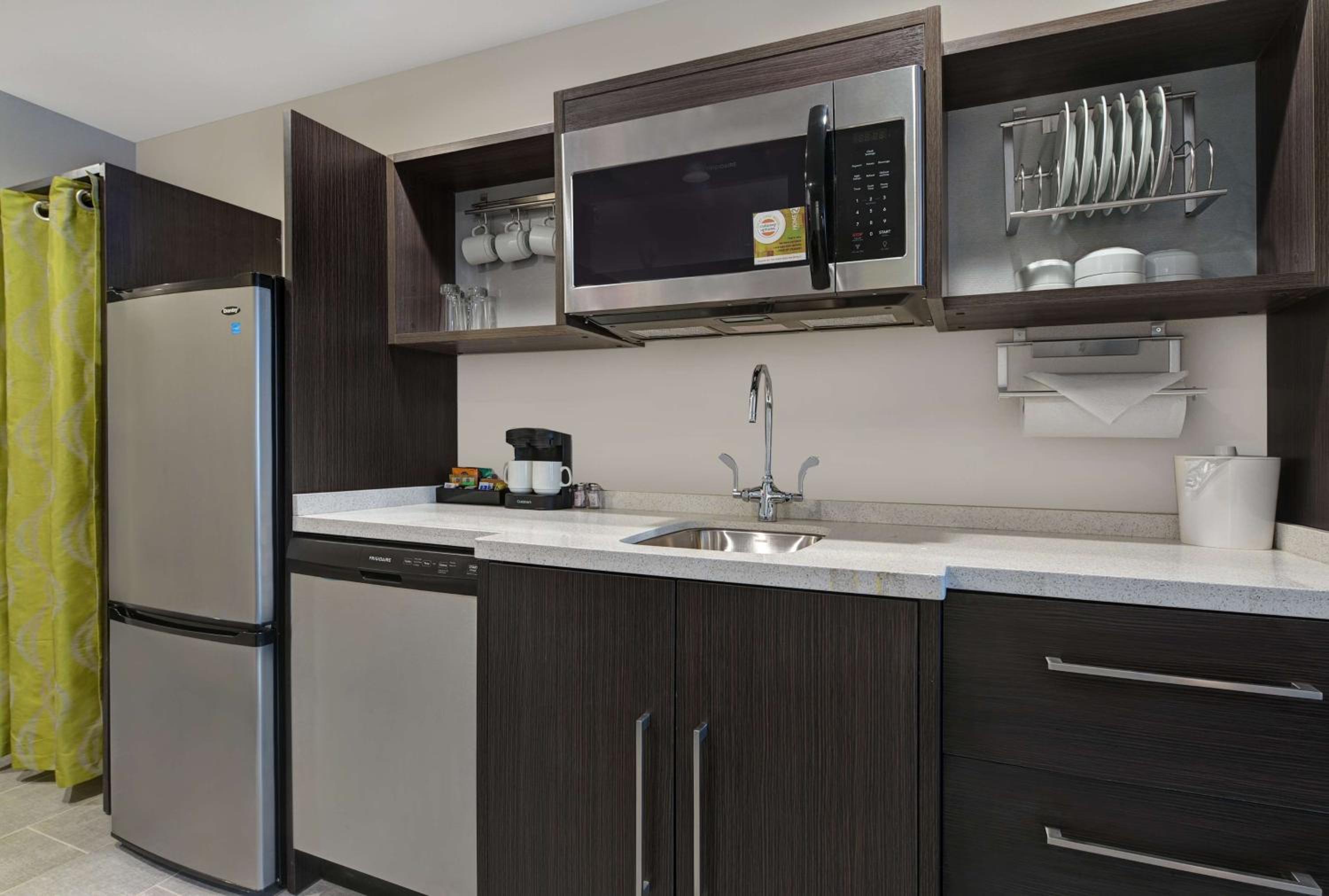One-Bedroom King Suite - Non-Smoking - Photo 2