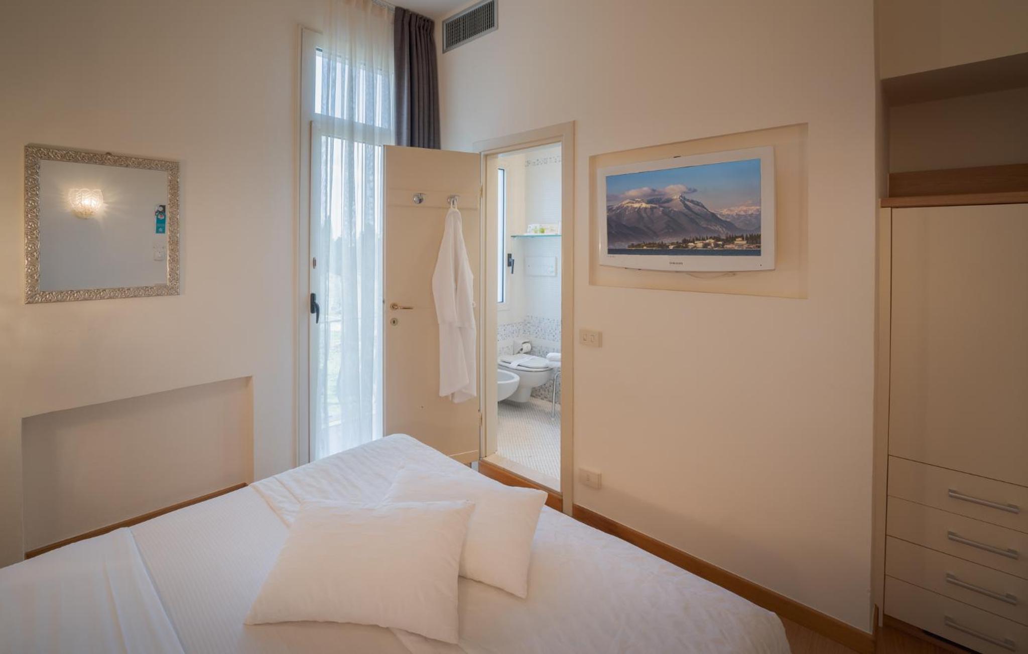 Economy Double Room photo 3