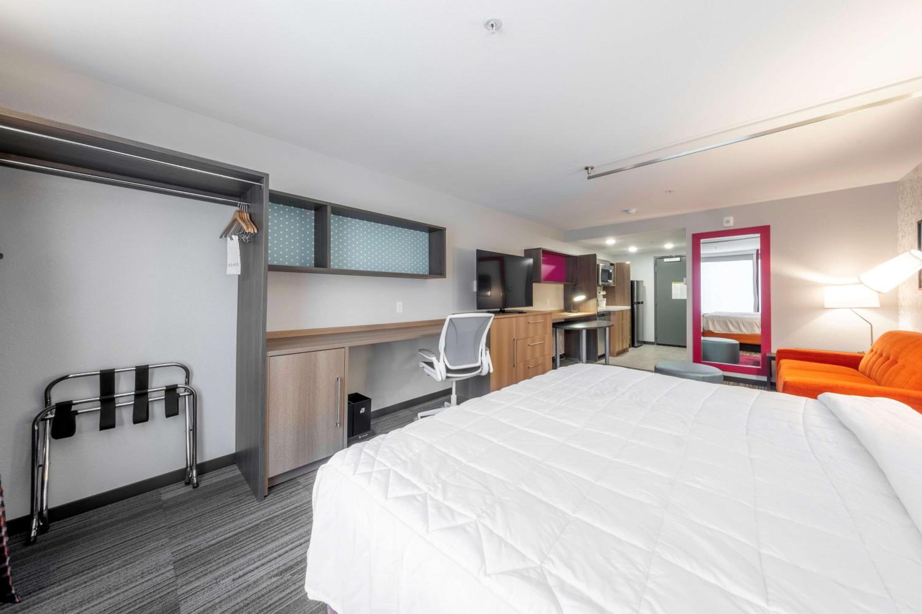 King Studio Suite - Non-Smoking - Photo 3