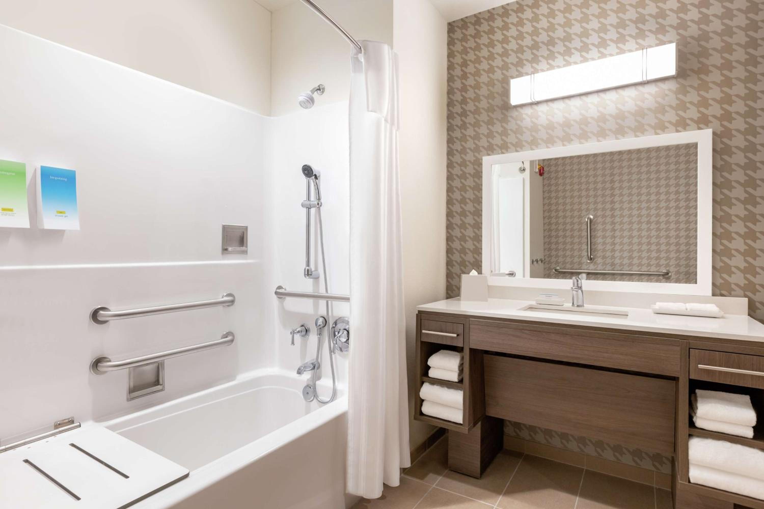 King Studio Suite - Mobility Access/Non-Smoking - Photo 4