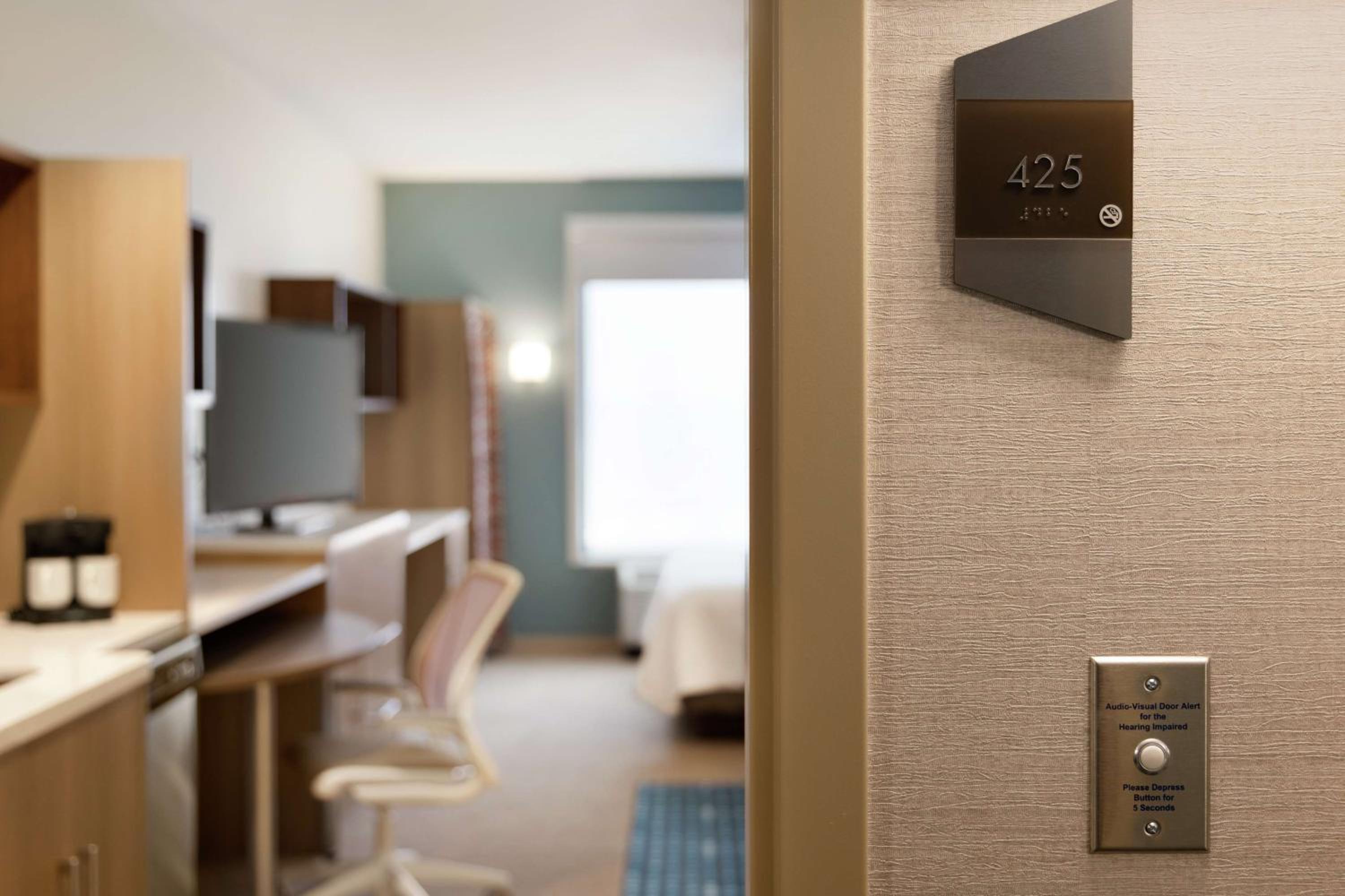 King Studio Suite - Hearing Access/Non-Smoking - Photo 3