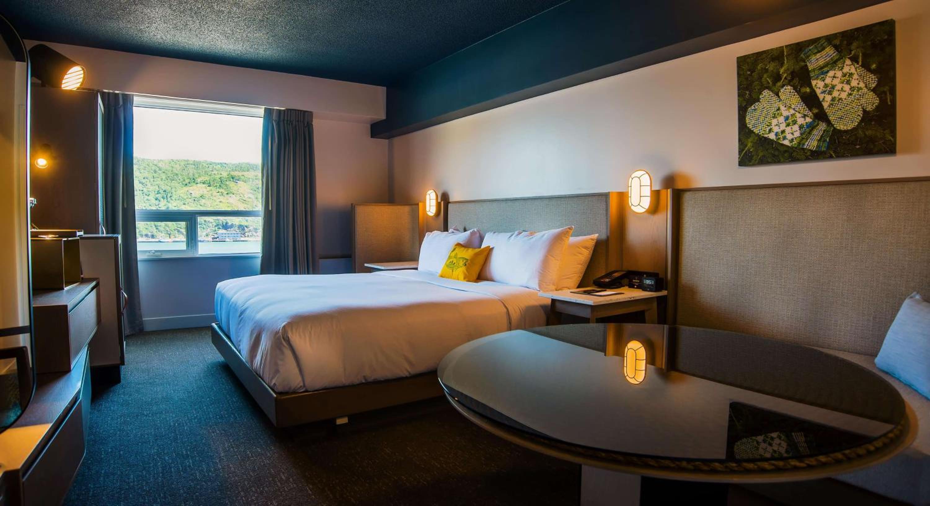 Deluxe King Room with City View