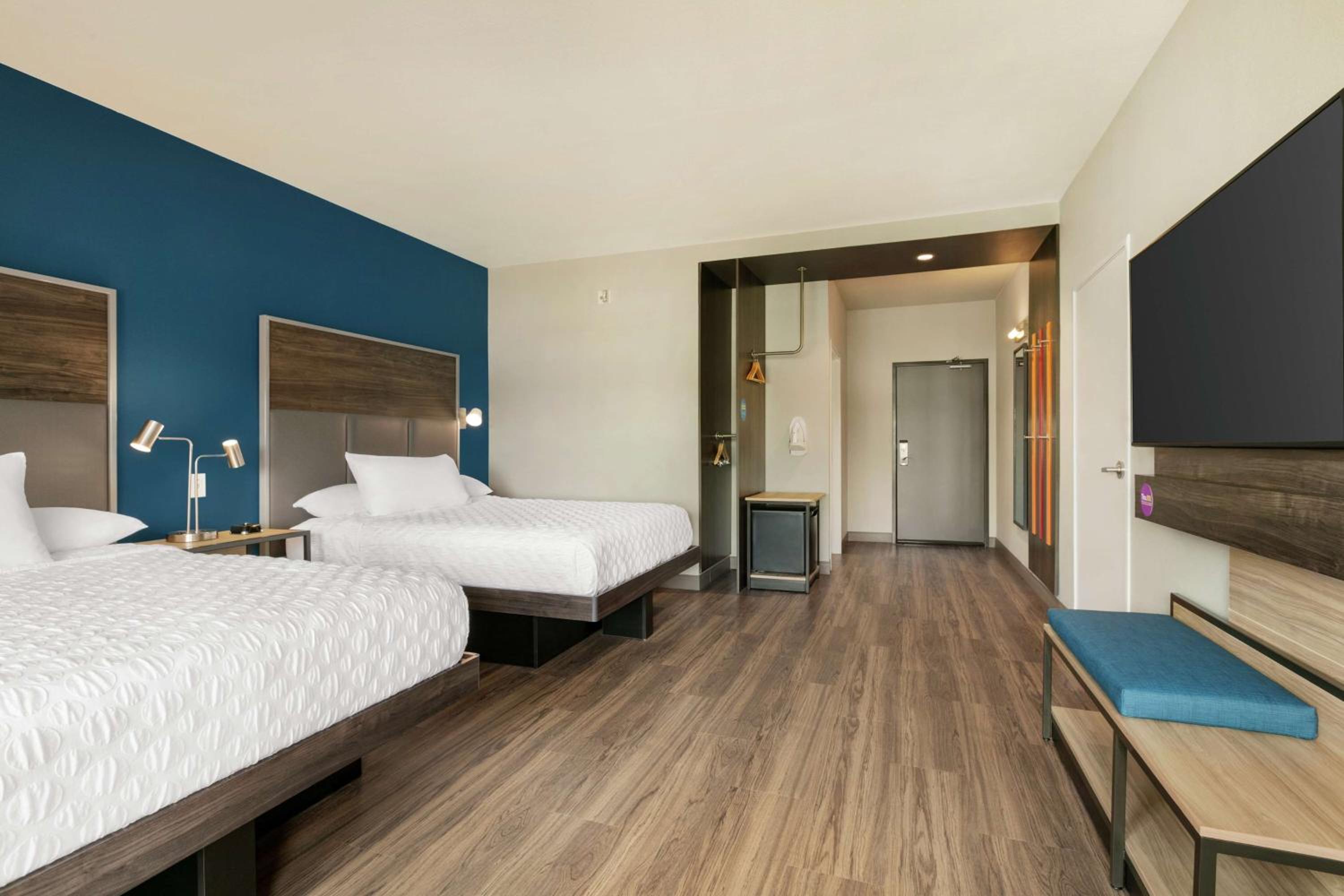 Queen Room with Two Queen Beds - Mobility and Hearing Access - Photo 3