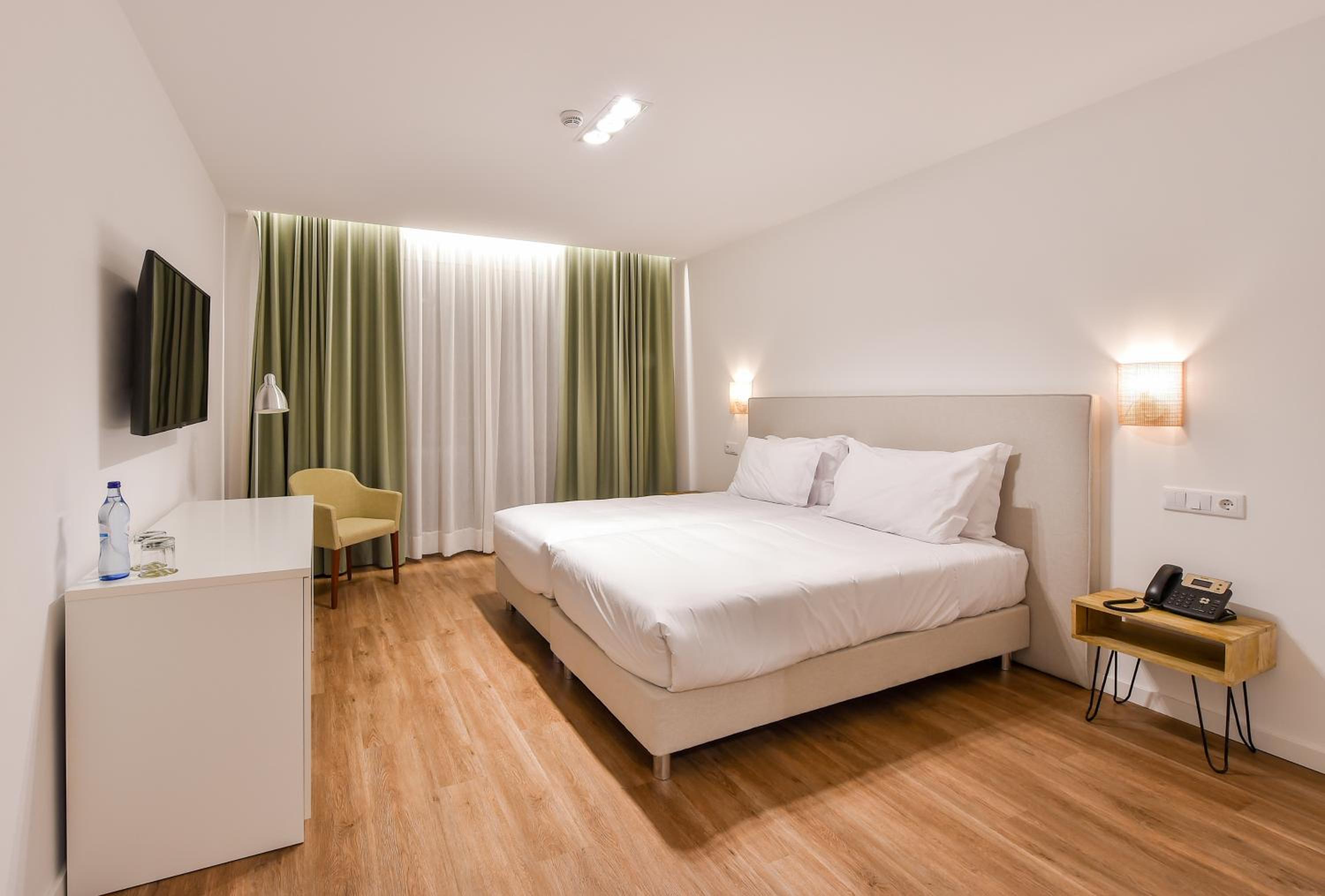 Deluxe Double or Twin Room with flatland view - Photo 1
