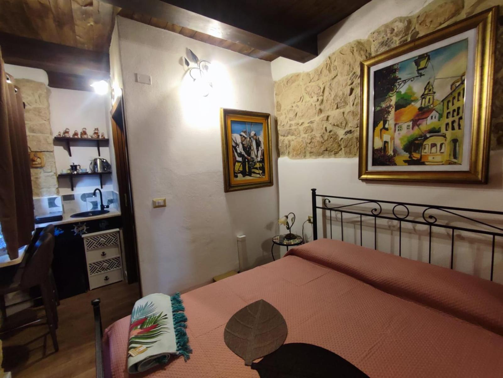 Double Room with Private Bathroom photo 1