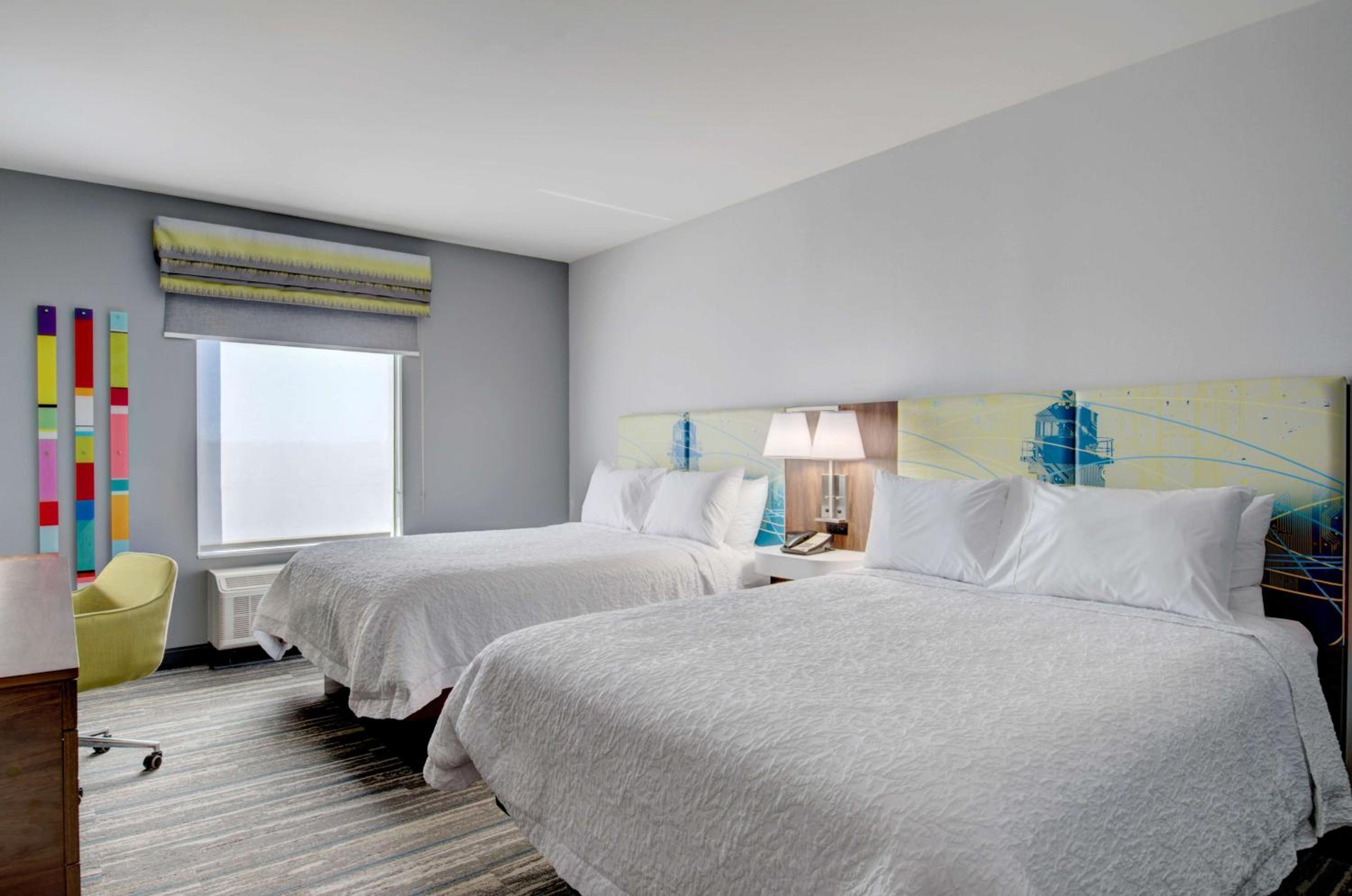 Queen Room with Two Queen Beds - Photo 7