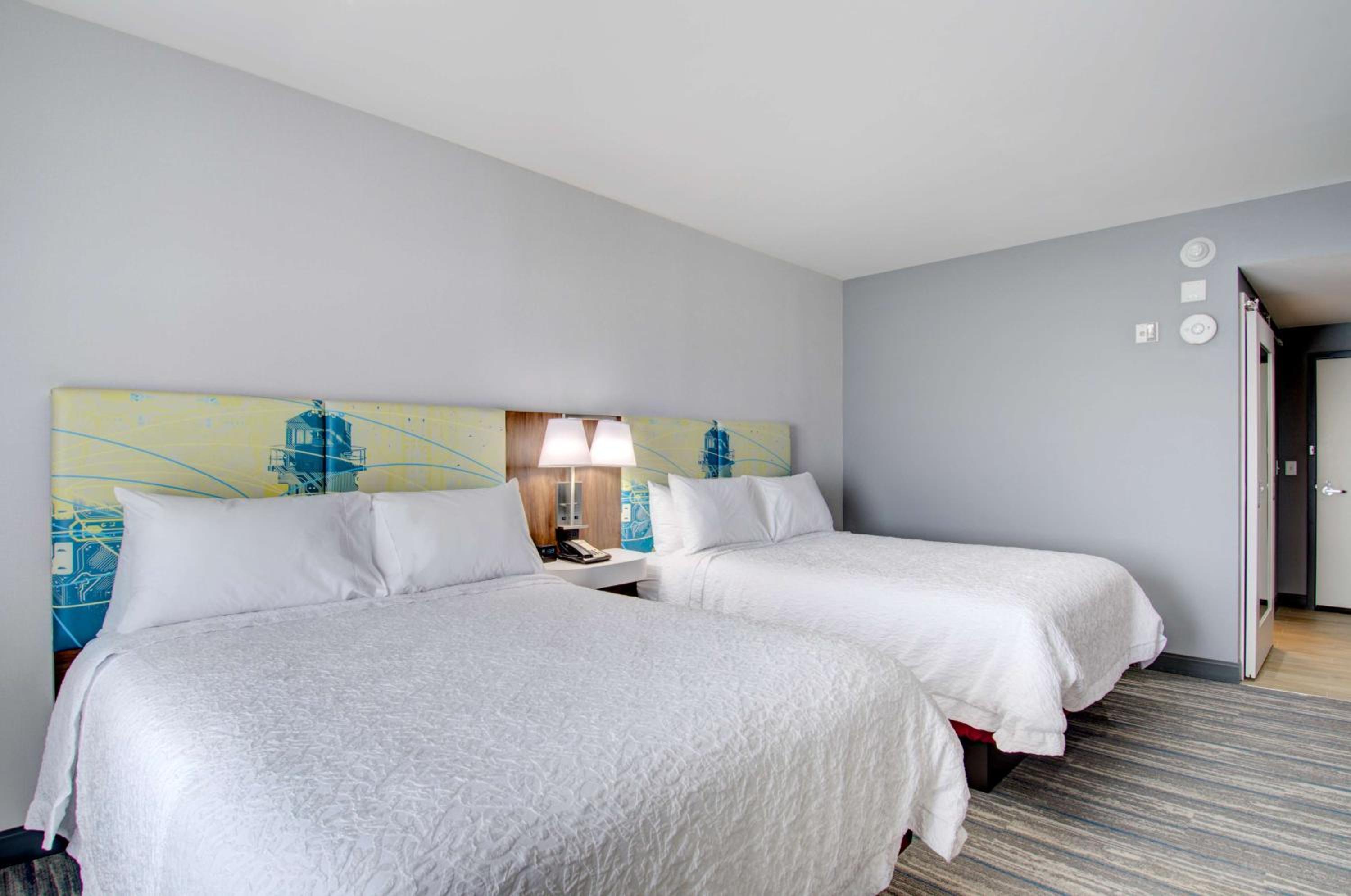 Queen Room with Two Queen Beds - Photo 14