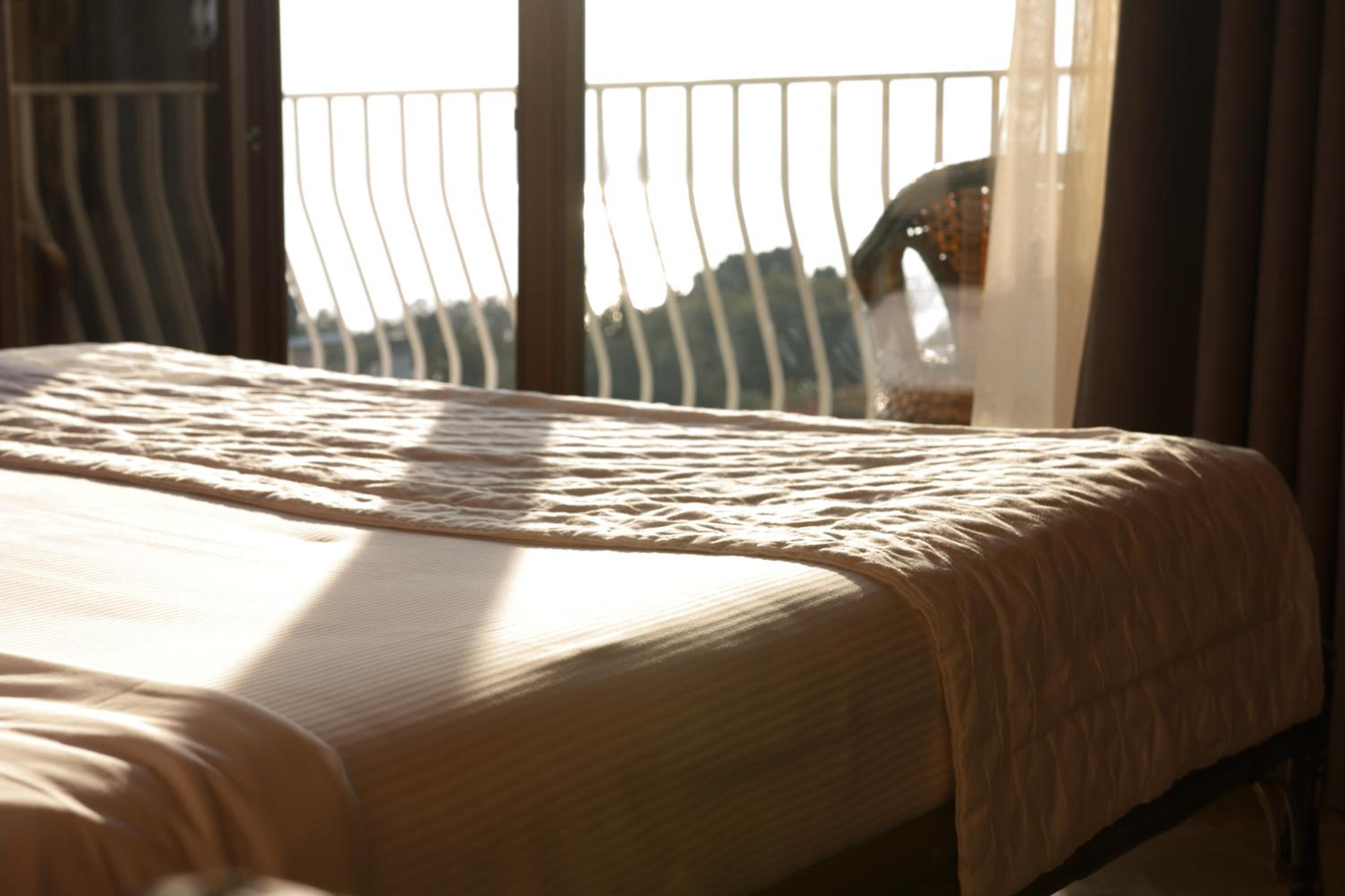 Deluxe Double Room with Lake View - Photo 2