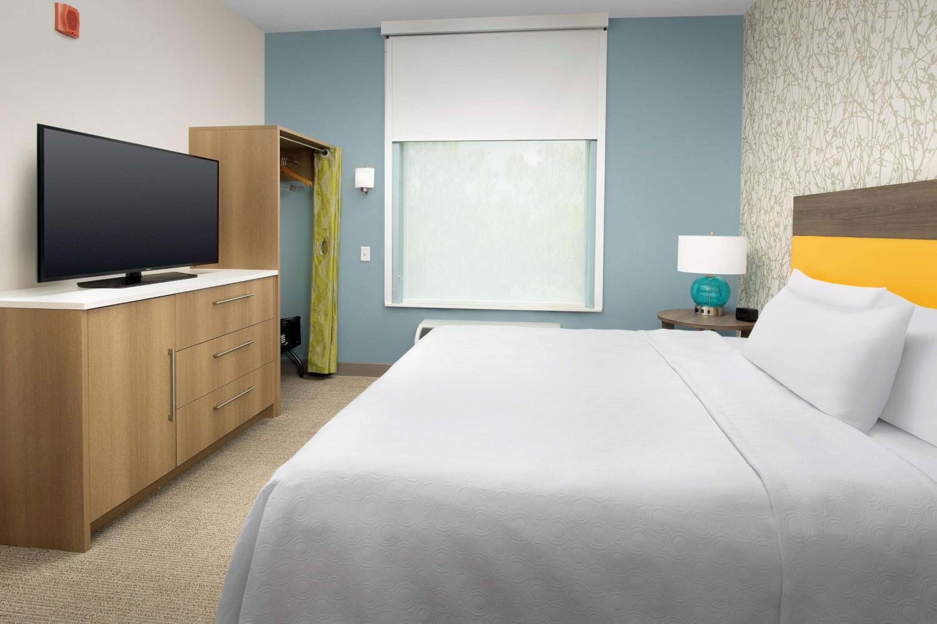 One-Bedroom King Suite - Non-Smoking - Photo 2