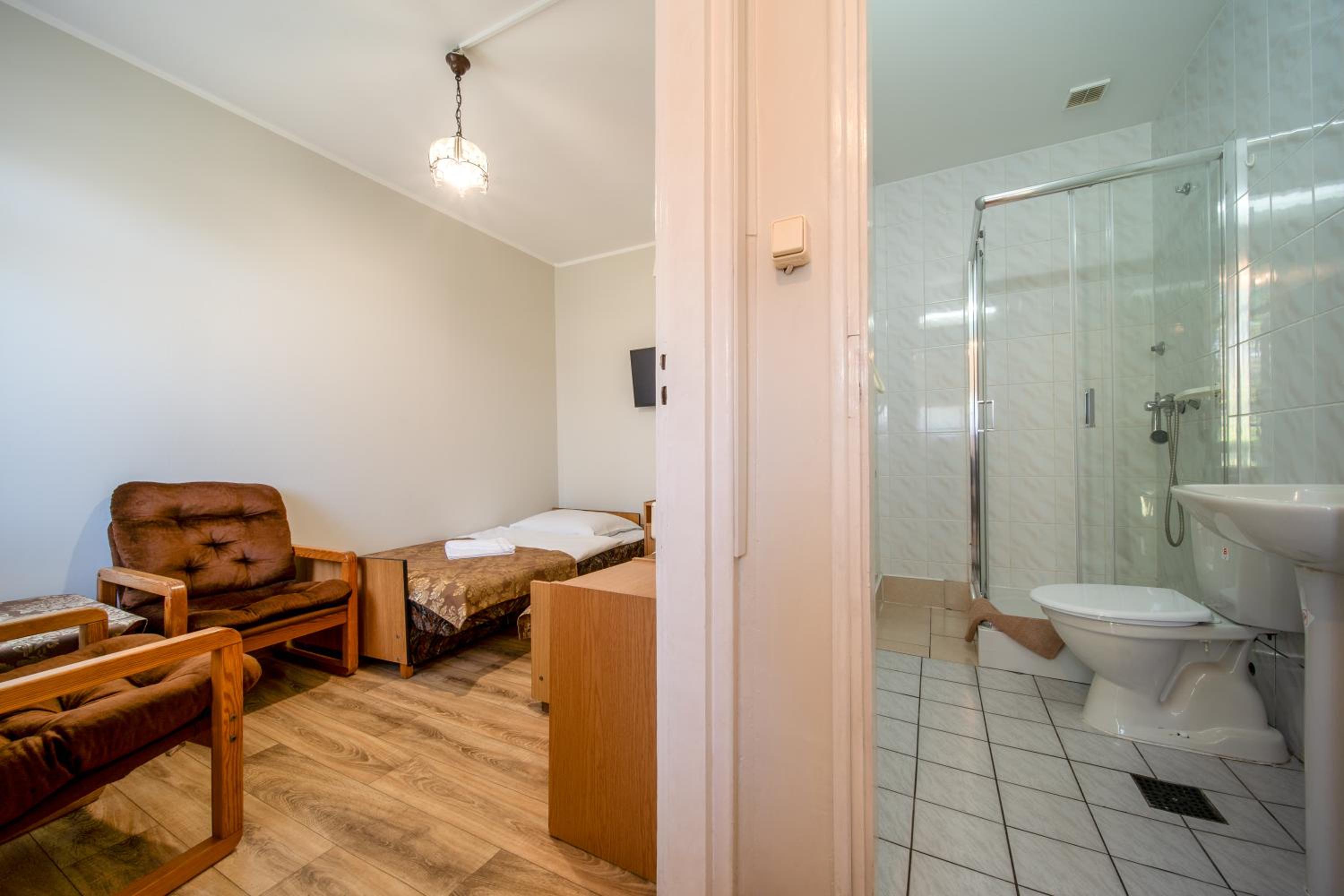 Twin Room with Private Bathroom photo 1