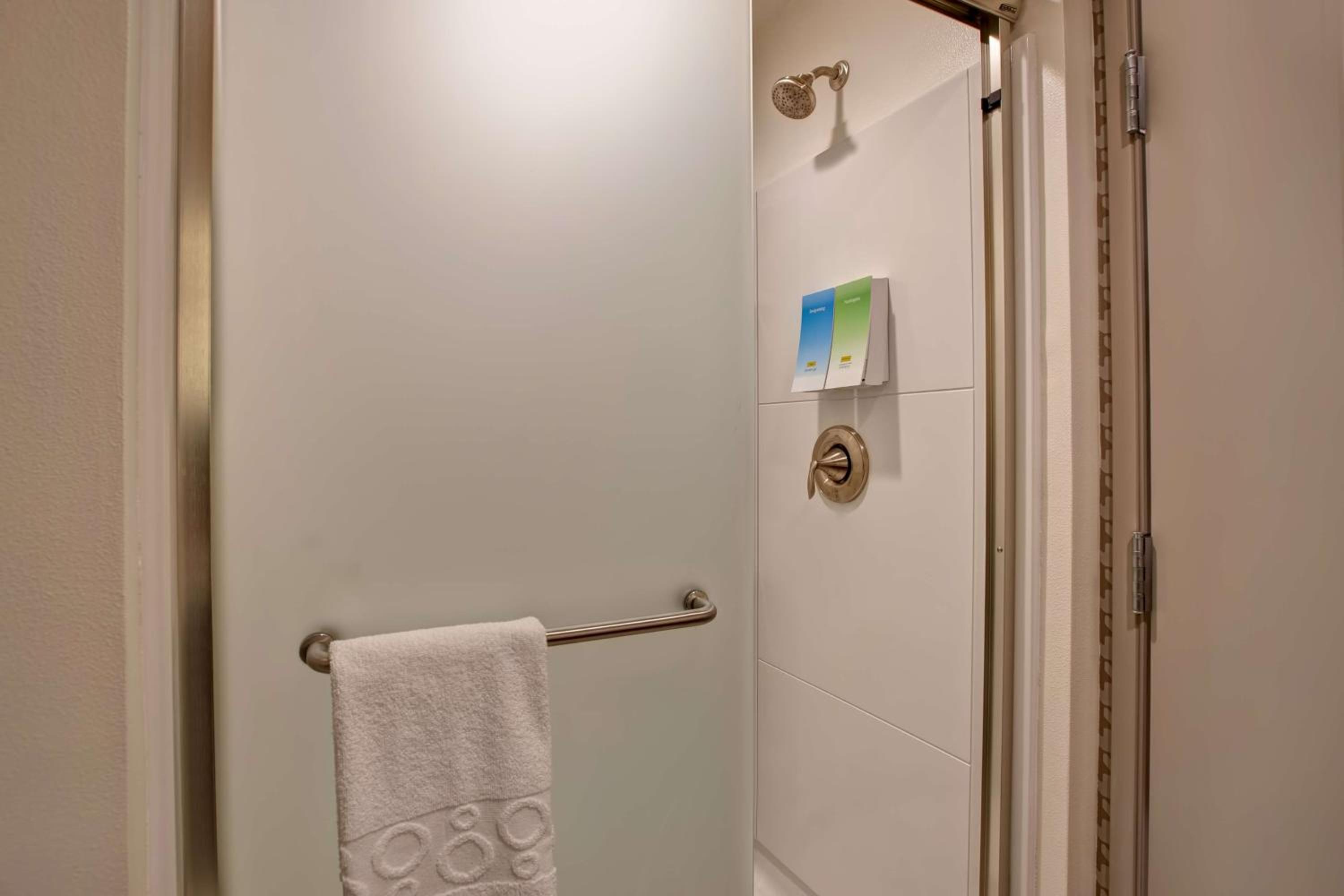 King Studio Suite - Non-Smoking - Photo 3