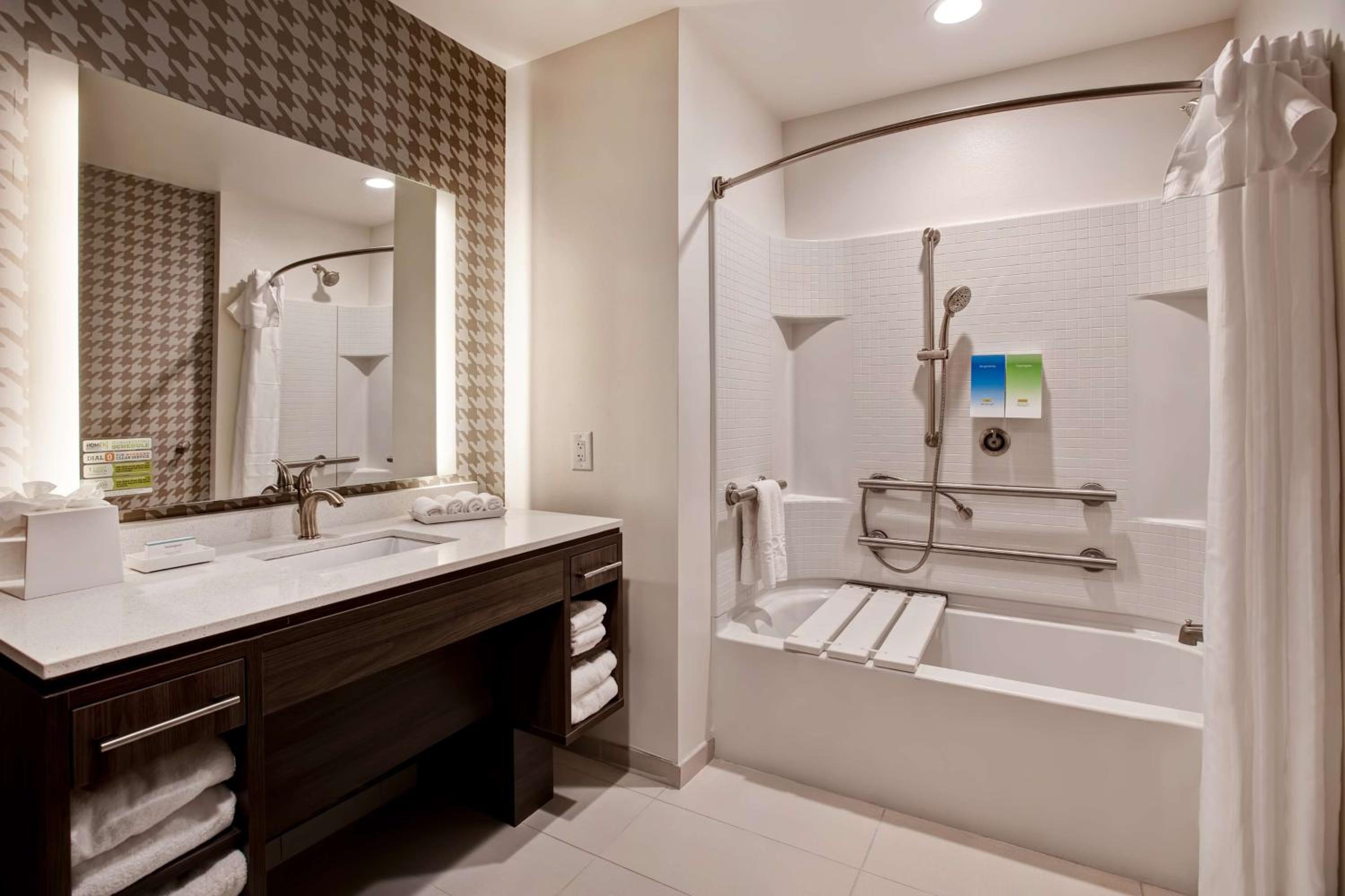 King Studio Suite - Hearing Access/Non-Smoking - Photo 6