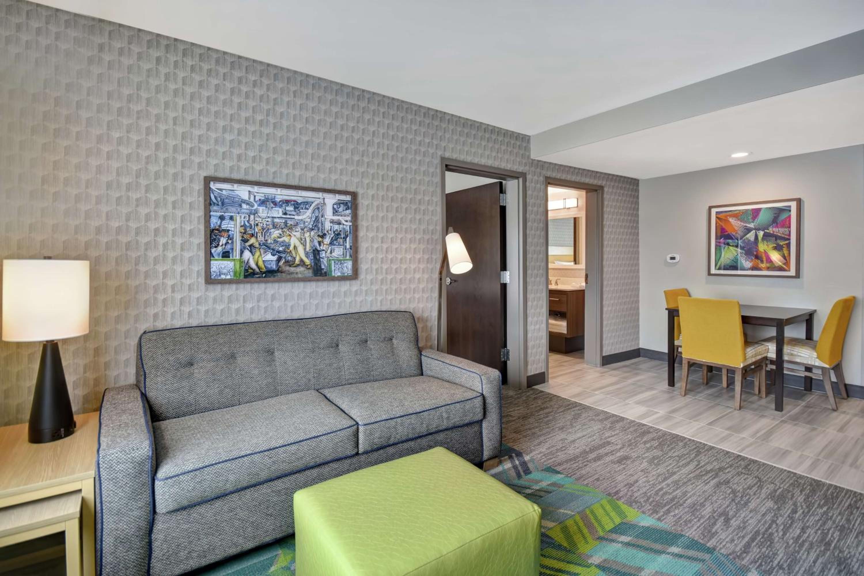 King Suite - Hearing Access/Non-Smoking - Photo 1