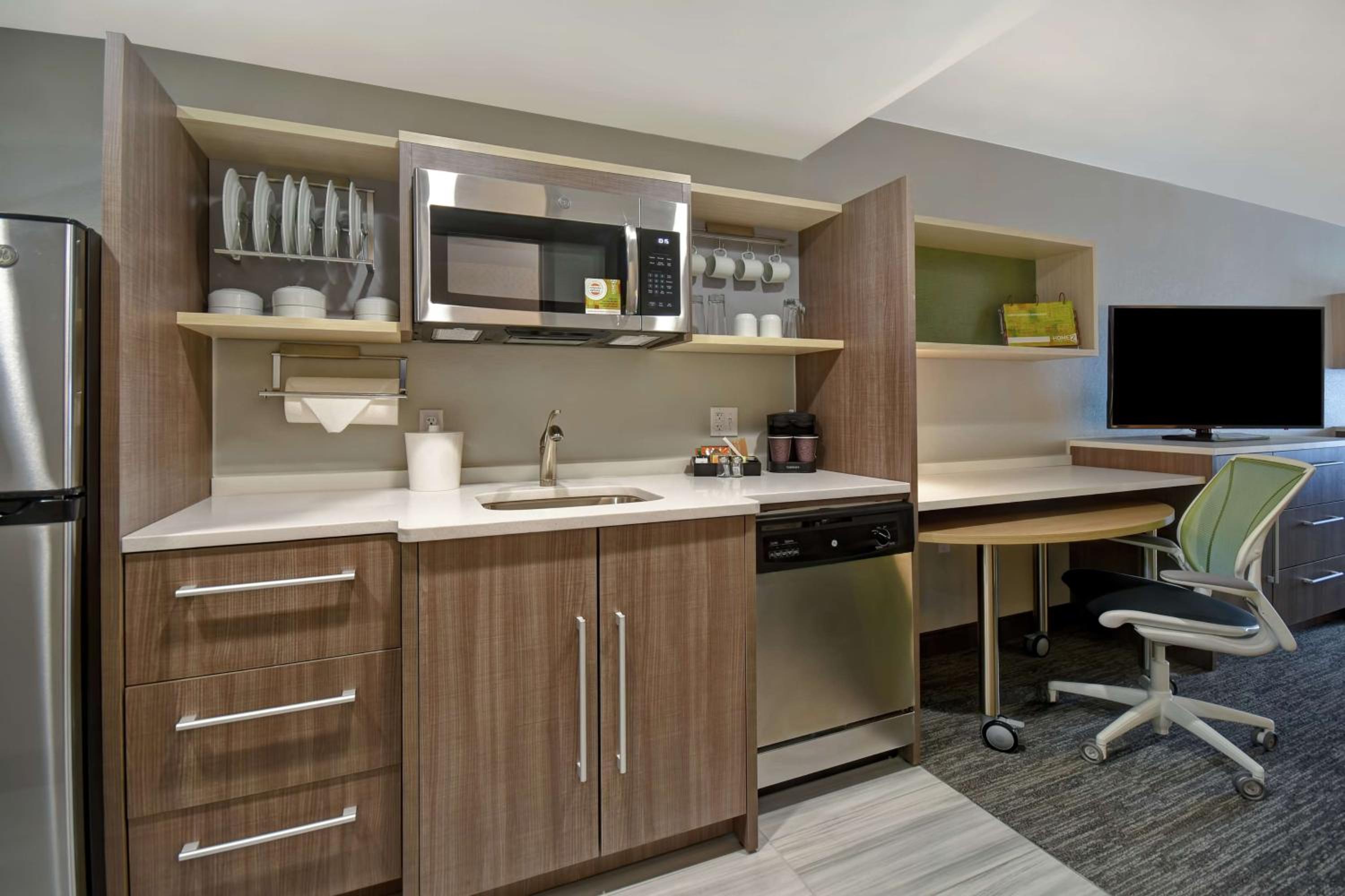 King Suite - Hearing Access/Non-Smoking - Photo 2