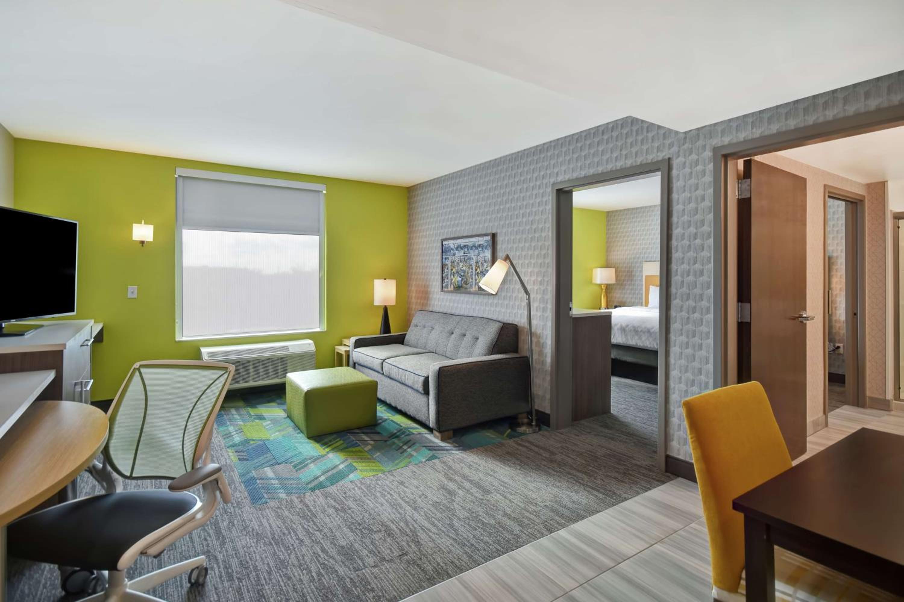 King Suite - Hearing Access/Non-Smoking - Photo 3
