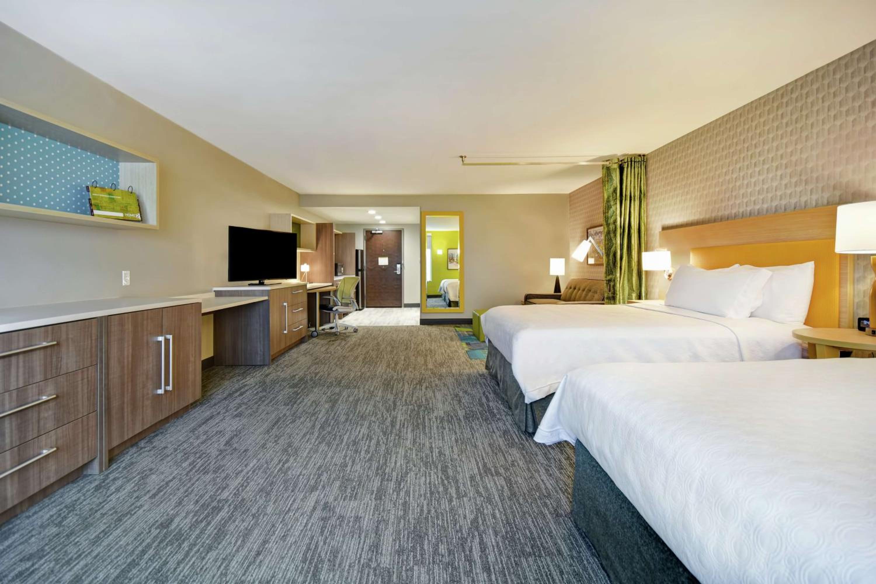 Queen Studio with Two Queen Beds - Mobility and Hearing Access/Non-Smoking - Photo 4