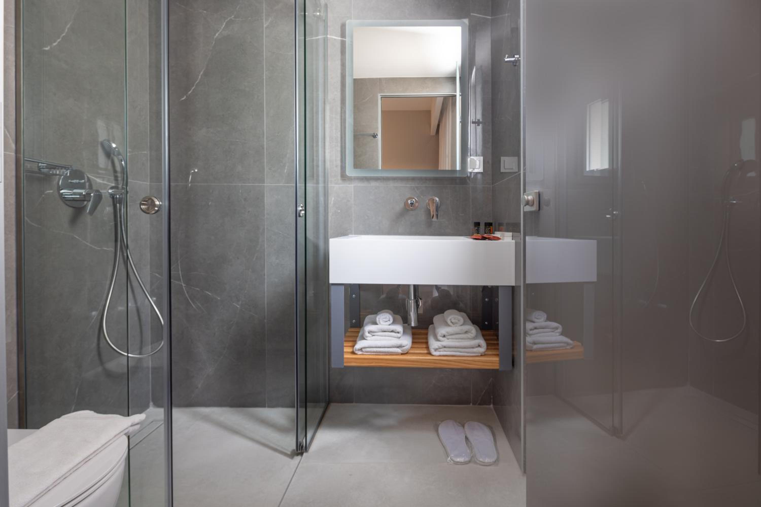 Standard Double or Twin Room - Photo 4