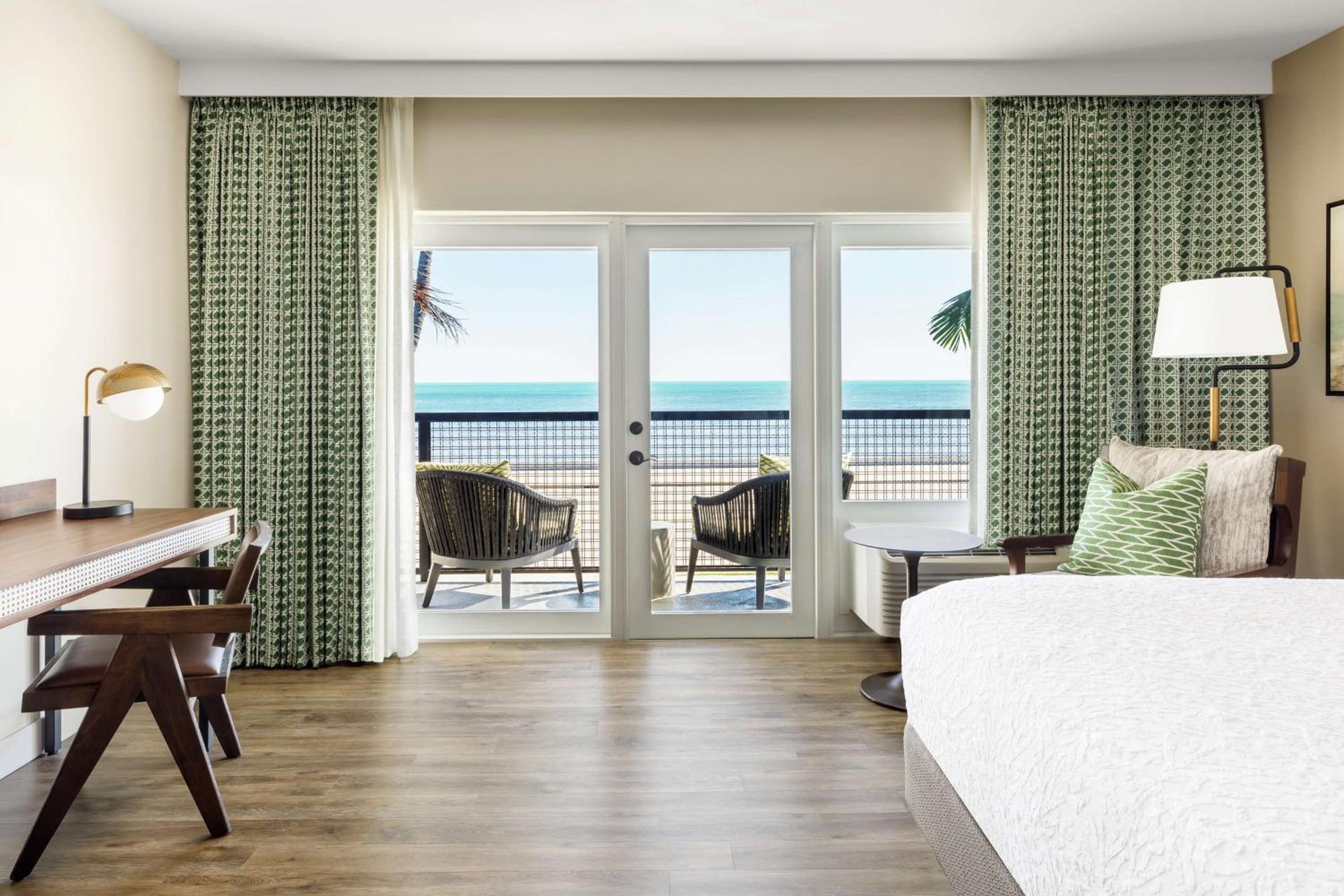 Queen Room with Two Queen Beds and Ocean View - Non-Smoking - Photo 2