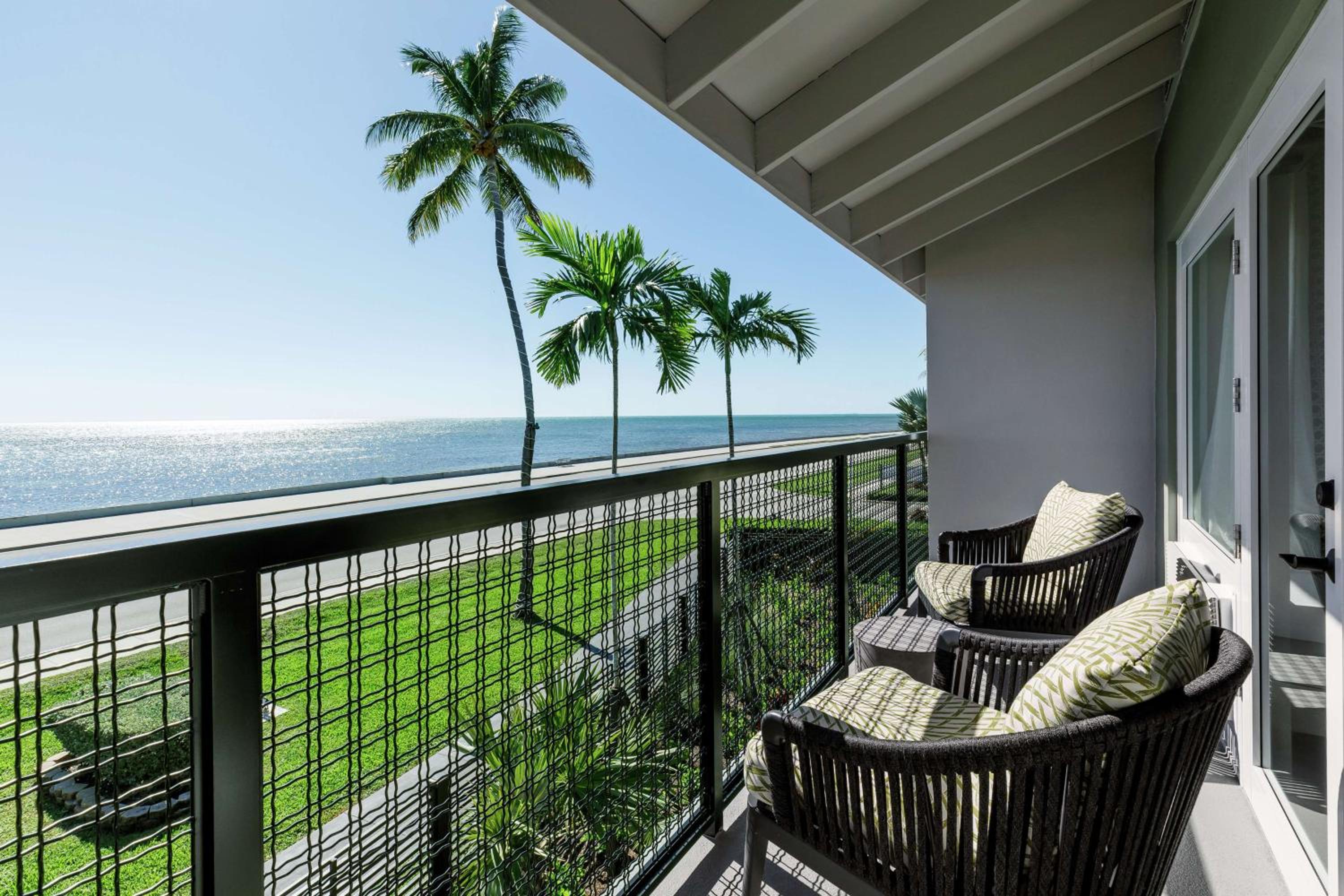Queen Room with Two Queen Beds and Ocean View - Non-Smoking - Photo 4