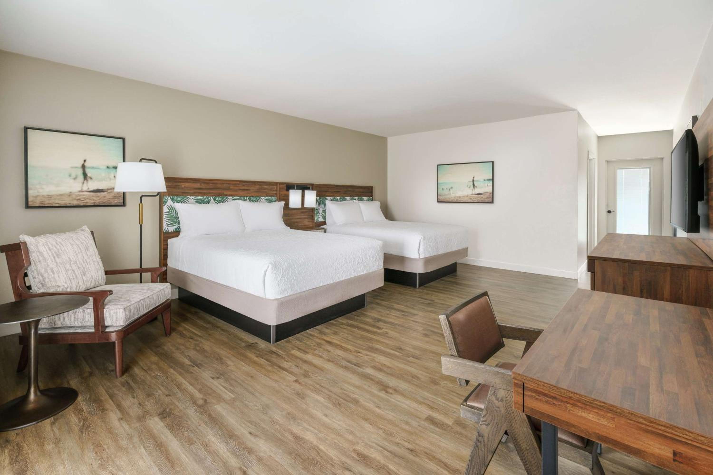 Queen Room with Two Queen Beds - Photo 2