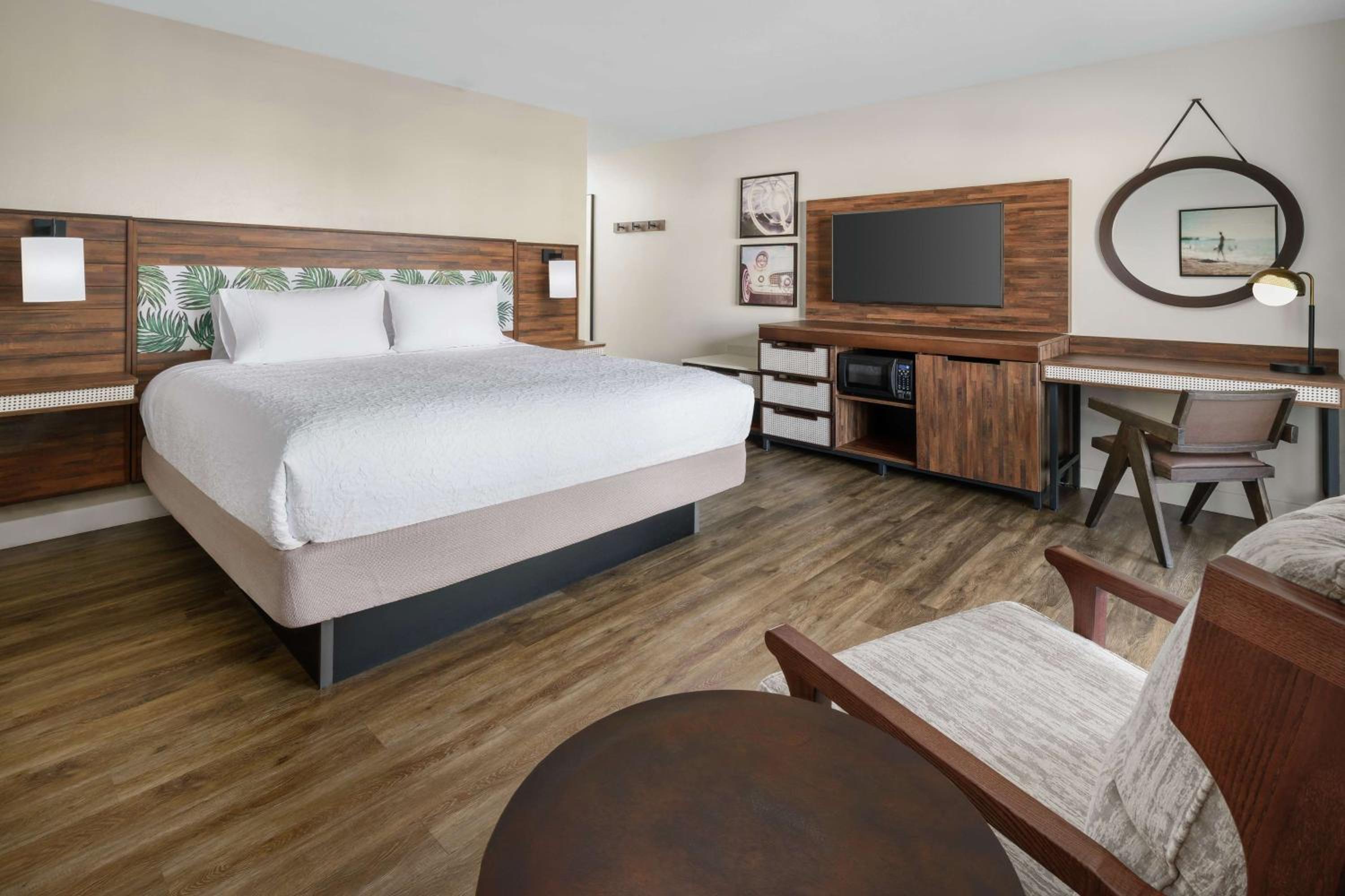 King Room - Mobility/Hearing Accessible - Non-Smoking - Photo 4