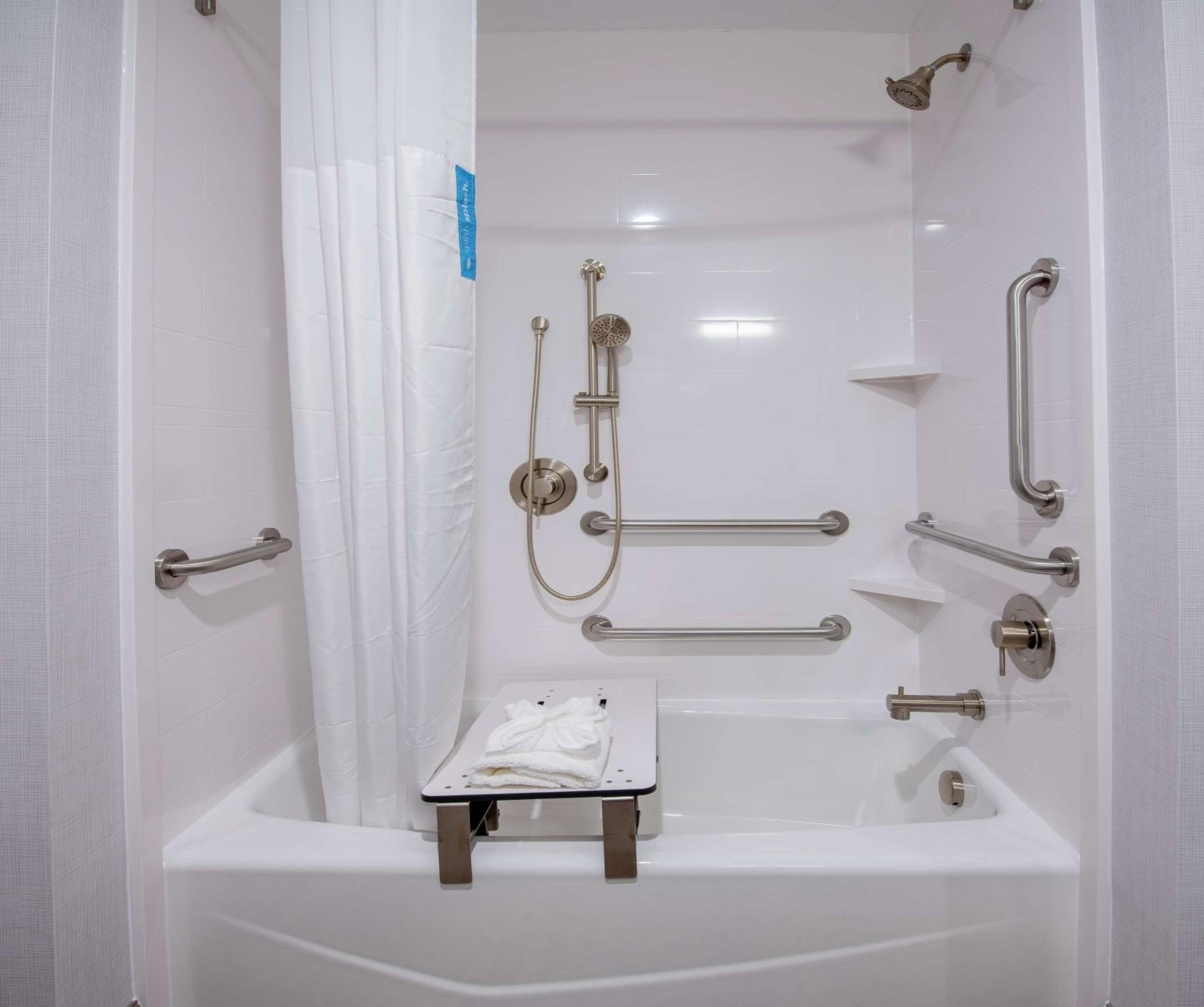 Queen Room with Two Queen Beds - Mobility and Hearing Access - Photo 5