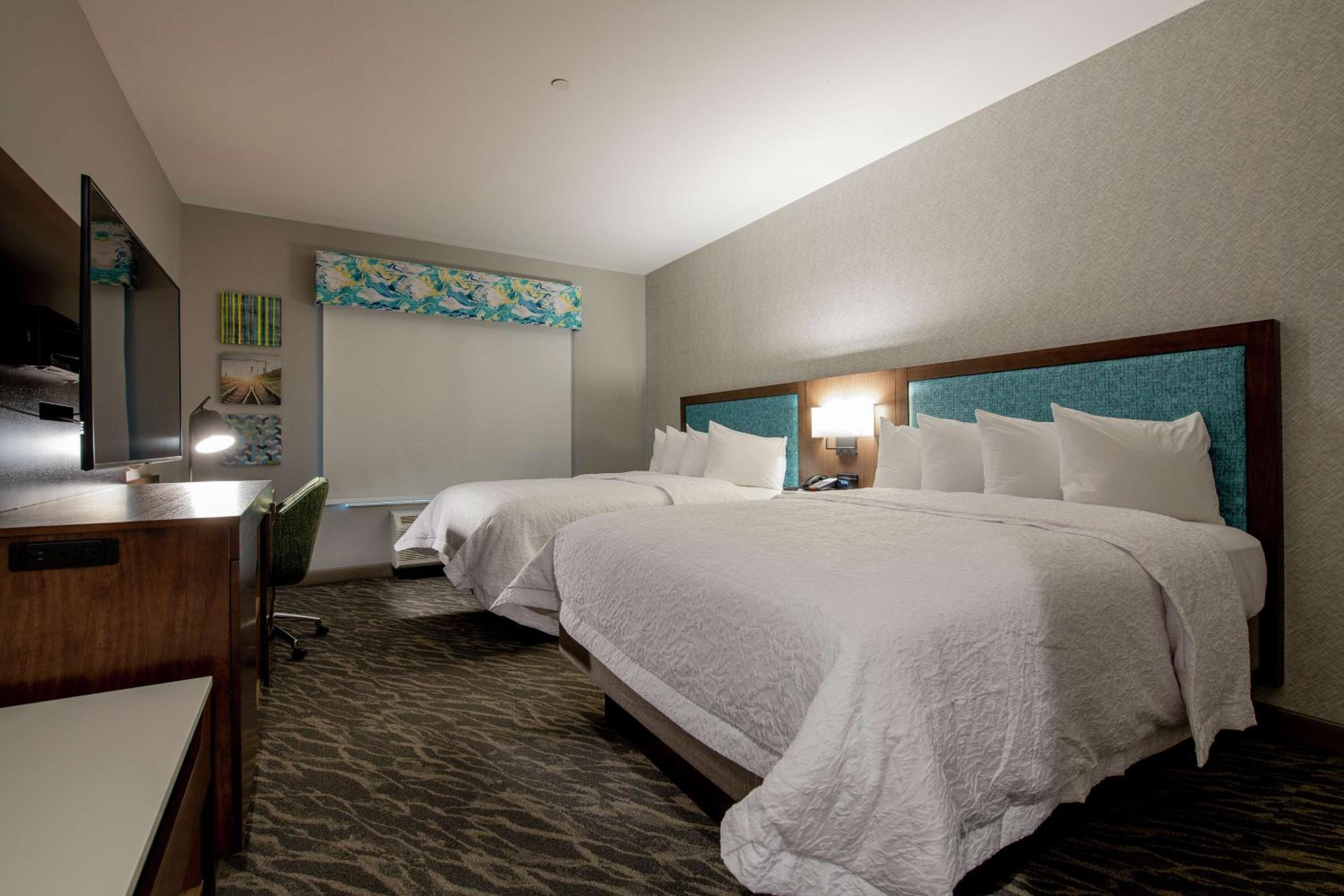 Queen Room with Two Queen Beds - Hearing Access/Non-Smoking - Photo 3