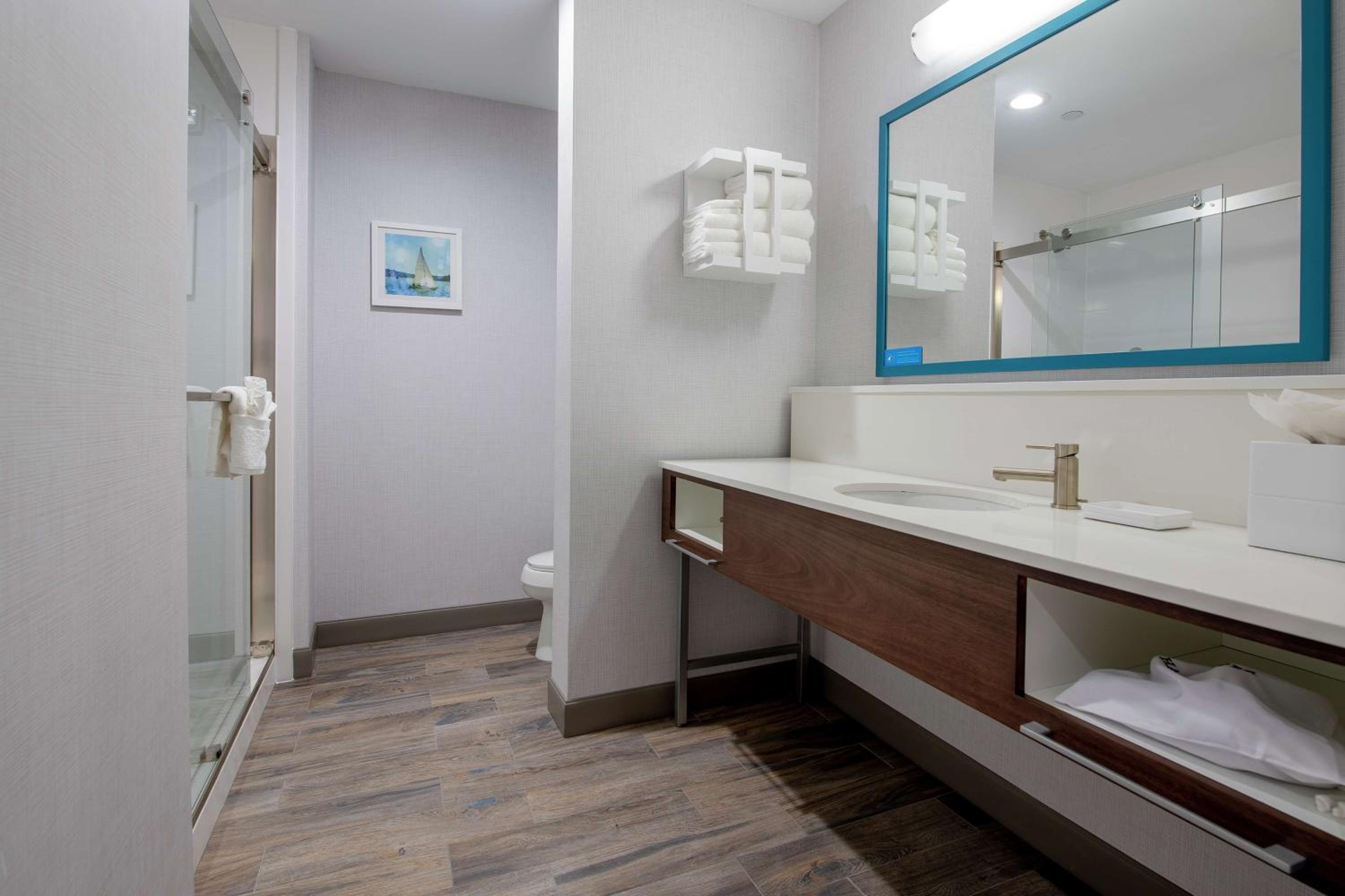 King Room - Hearing Access/Non-Smoking - Photo 5