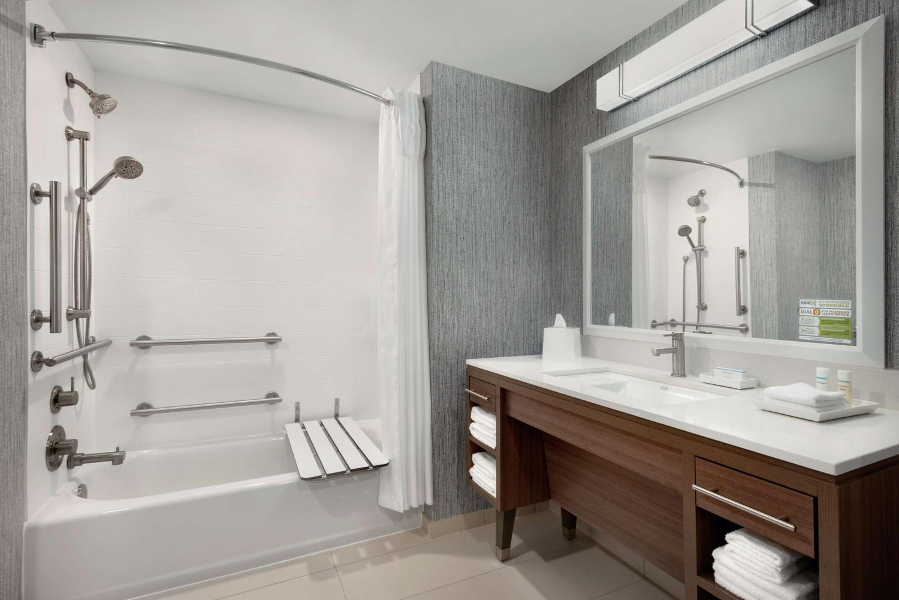 King Studio Suite - Mobility Access/Non-Smoking - Photo 2