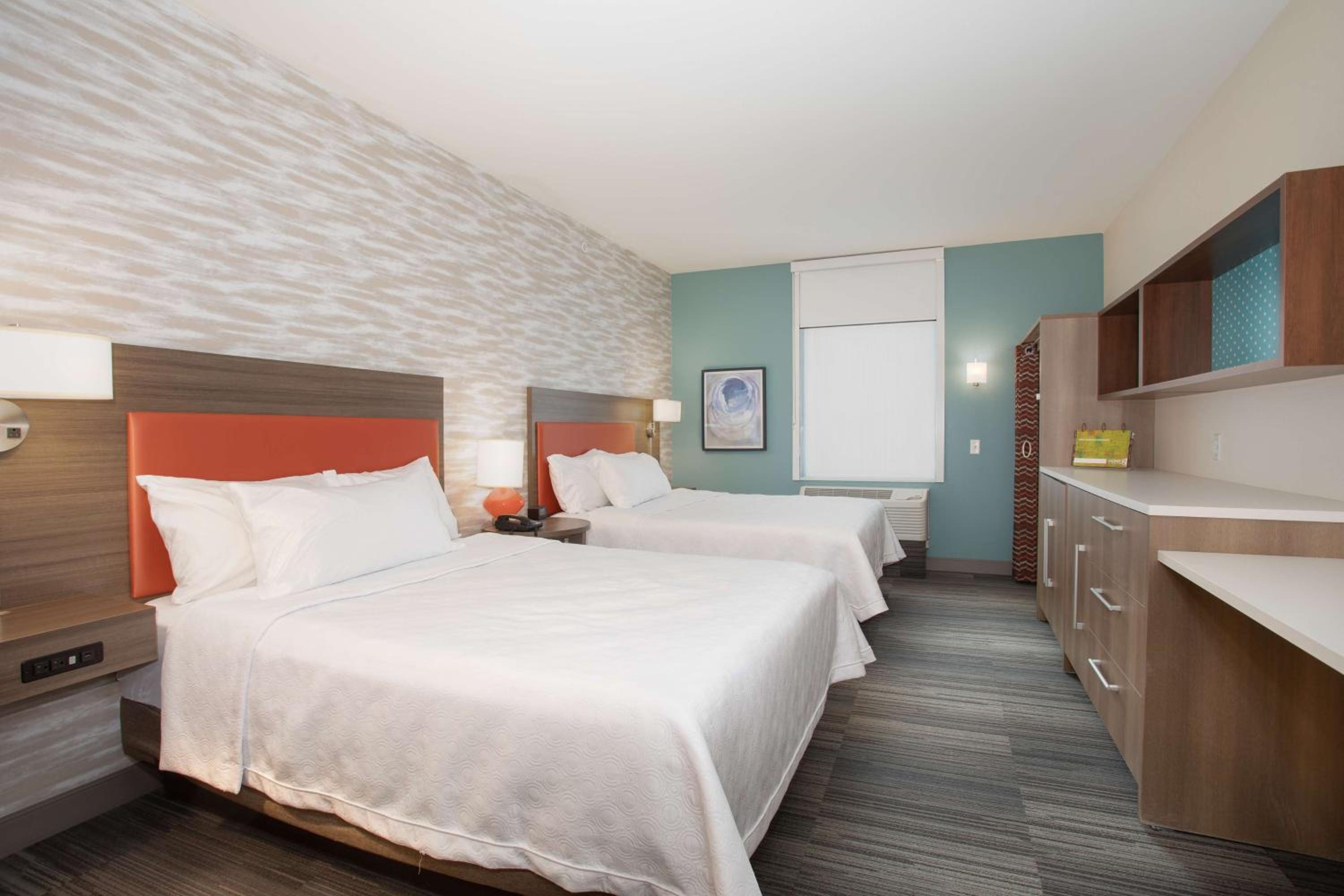 Queen Studio with Two Queen Beds - Non-Smoking - Photo 1