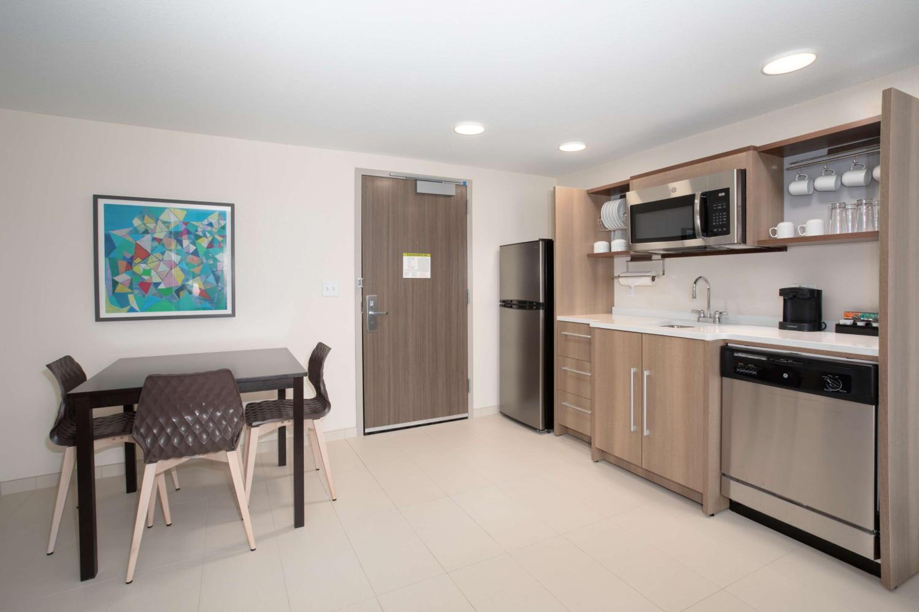 One-Bedroom King Suite - Non-Smoking - Photo 5