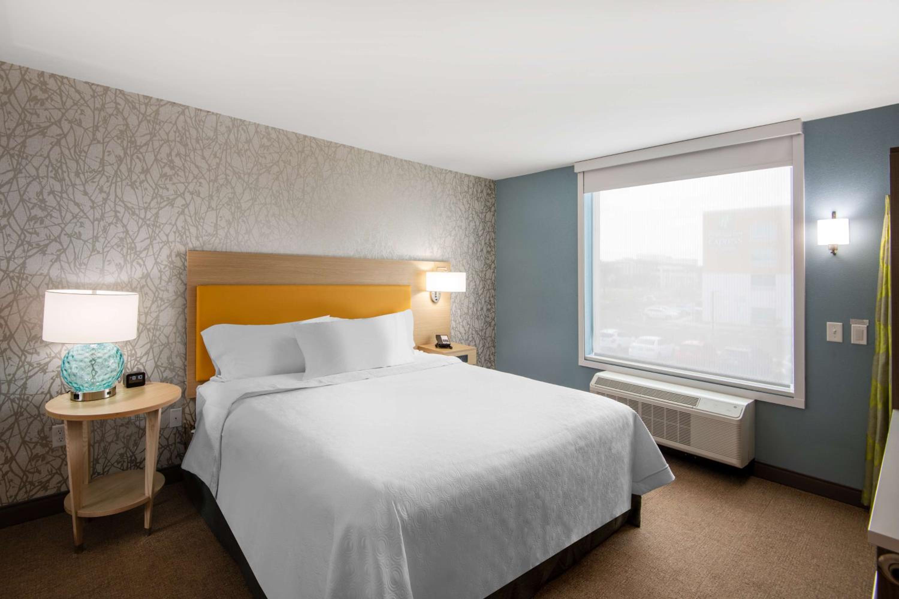 King Suite - Mobility and Hearing Access/Non-Smoking - Photo 2