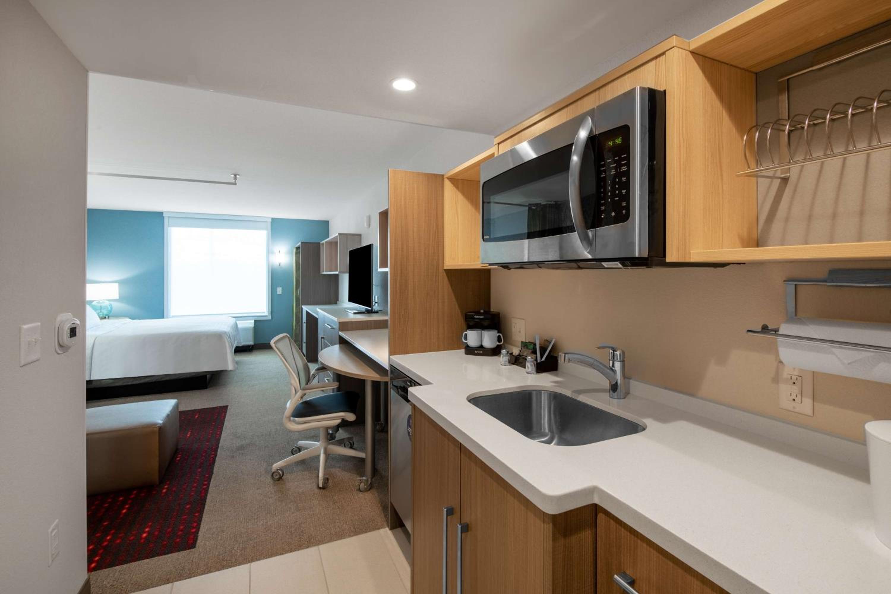 King Studio Suite - Non-Smoking - Photo 4