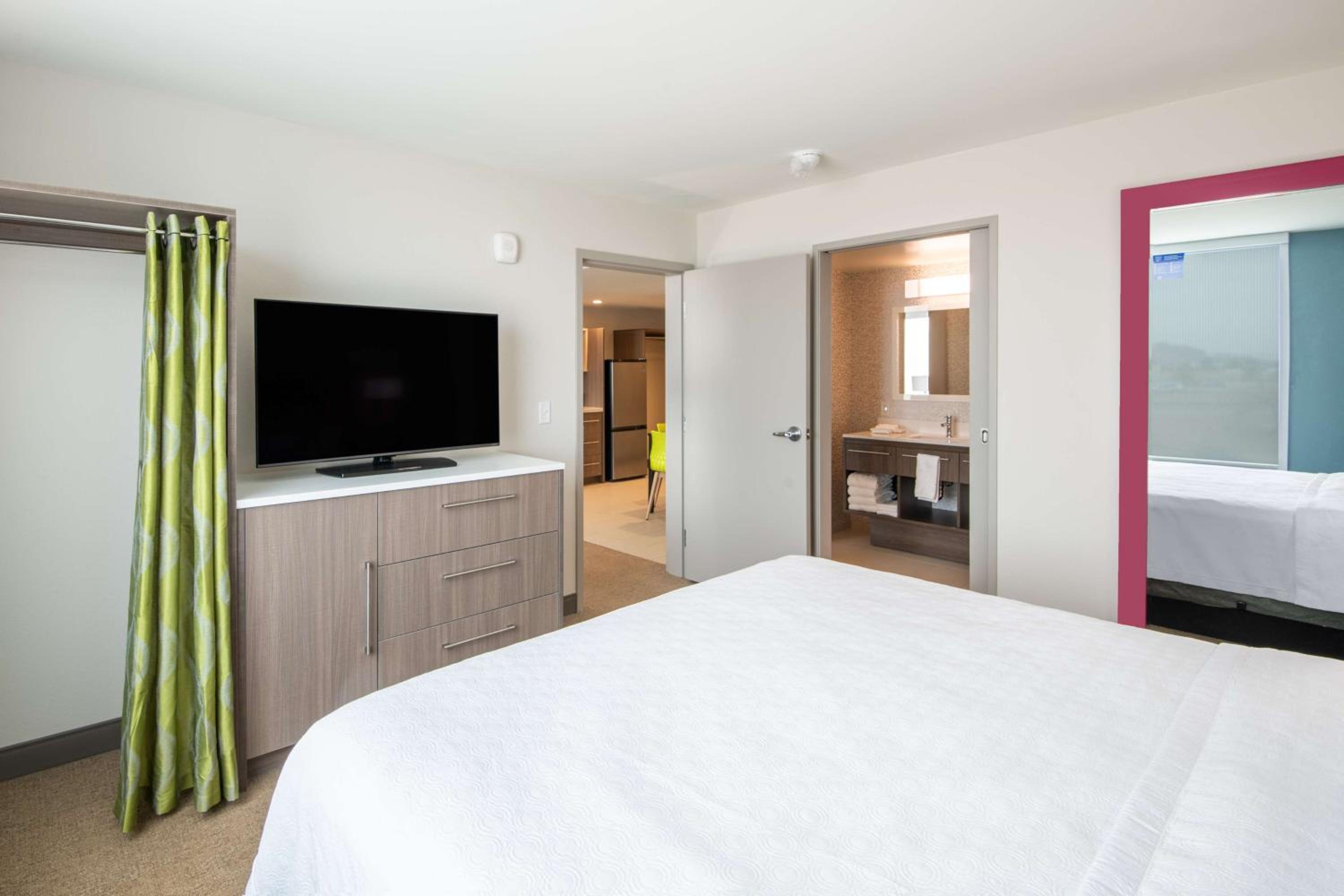 One-Bedroom King Suite - Non-Smoking - Photo 2