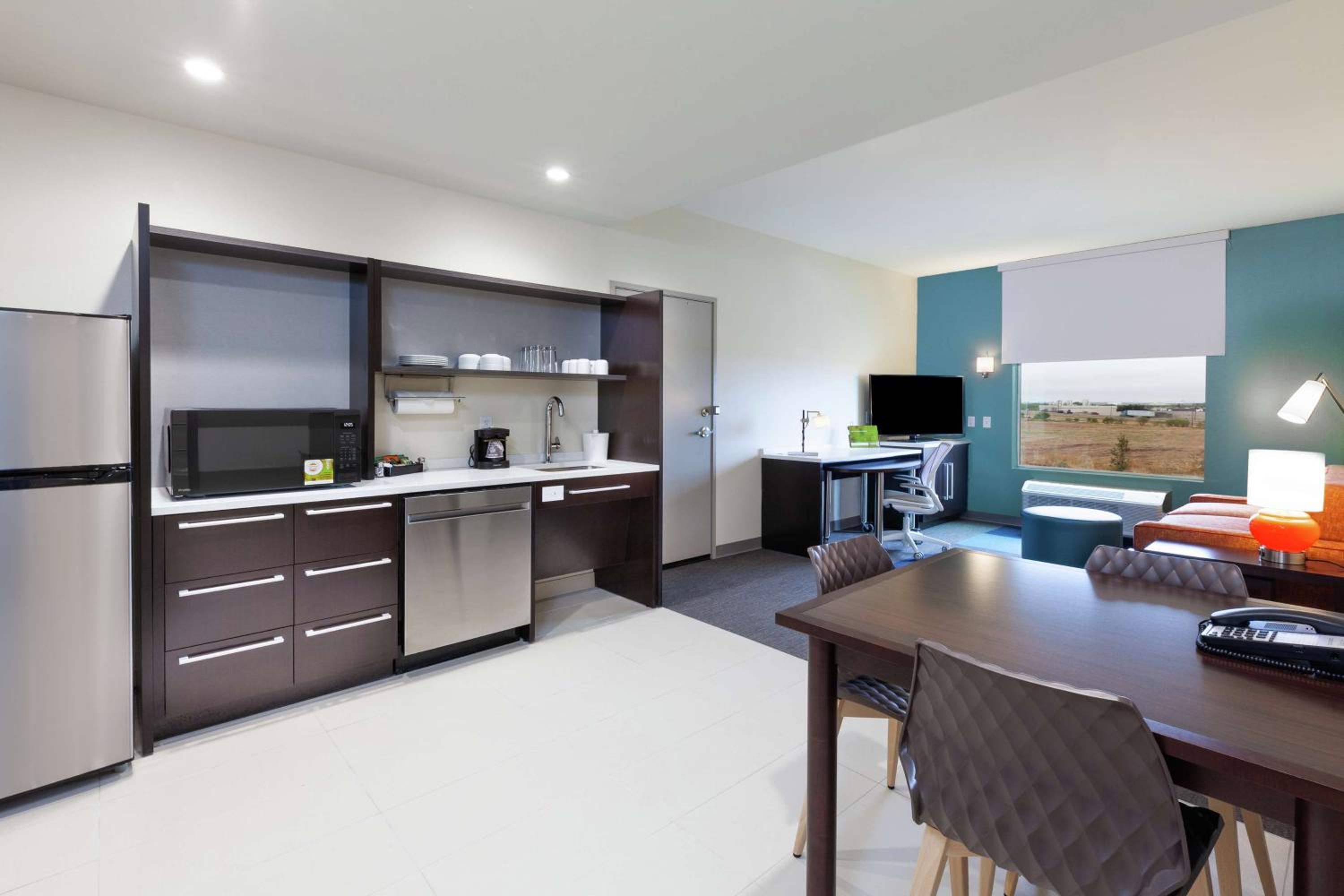 King Suite - Mobility Access/Non-Smoking - Photo 4