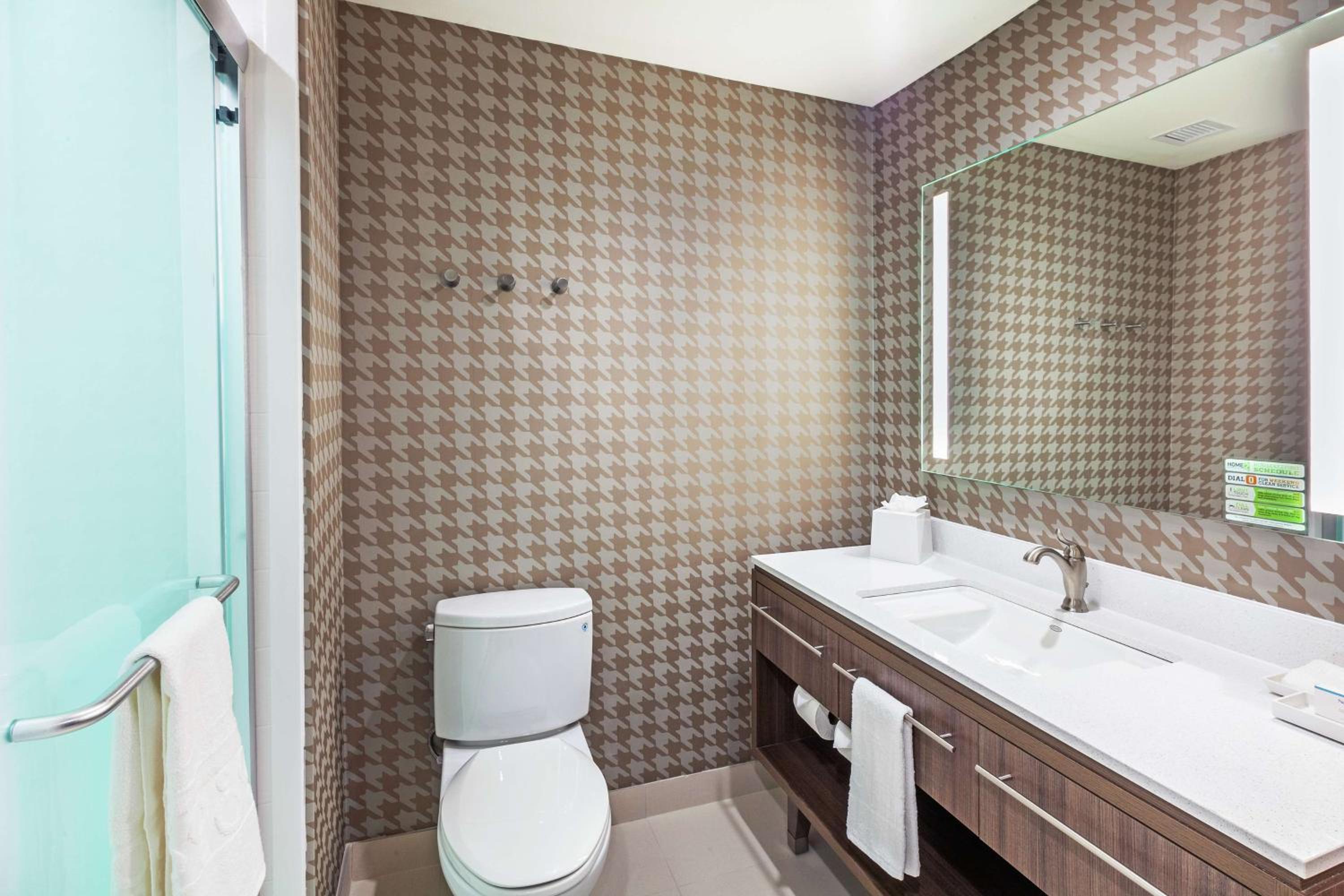 One-Bedroom King Suite - Non-Smoking - Photo 2