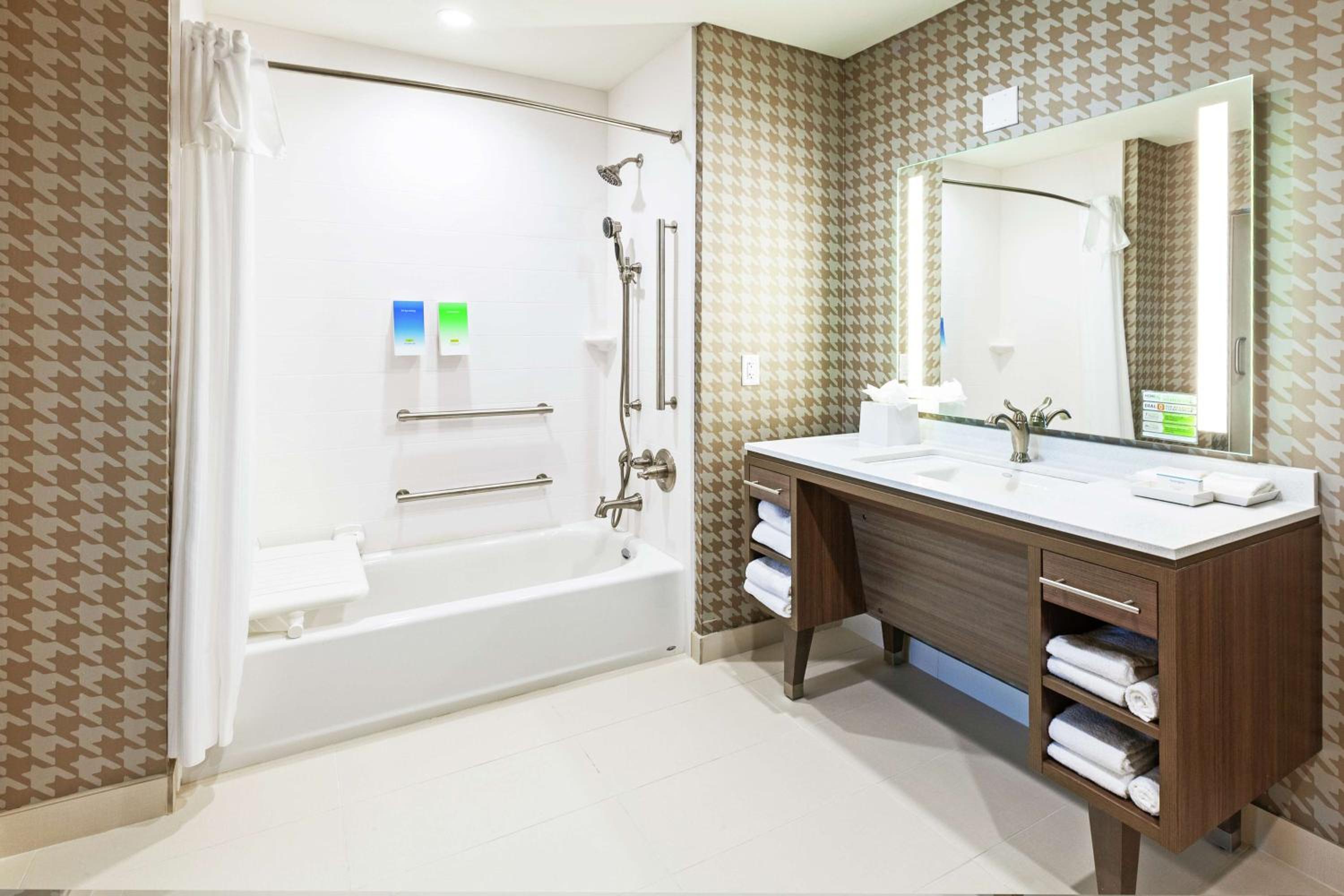 King Studio Suite - Mobility Access/Non-Smoking - Photo 3