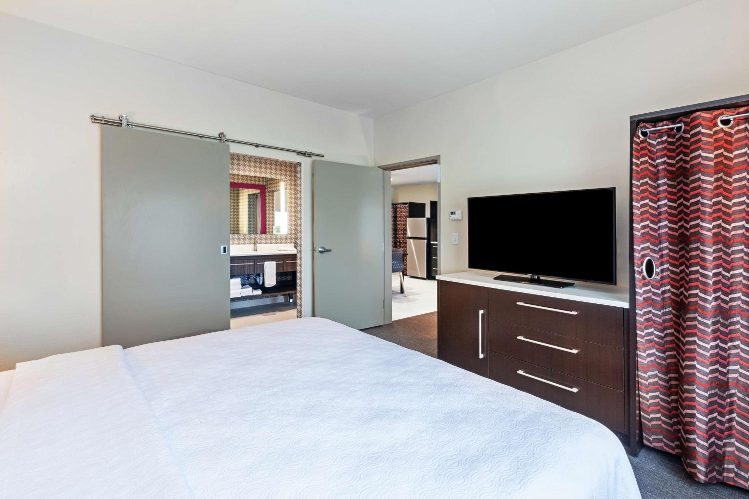 One-Bedroom King Suite - Non-Smoking - Photo 3