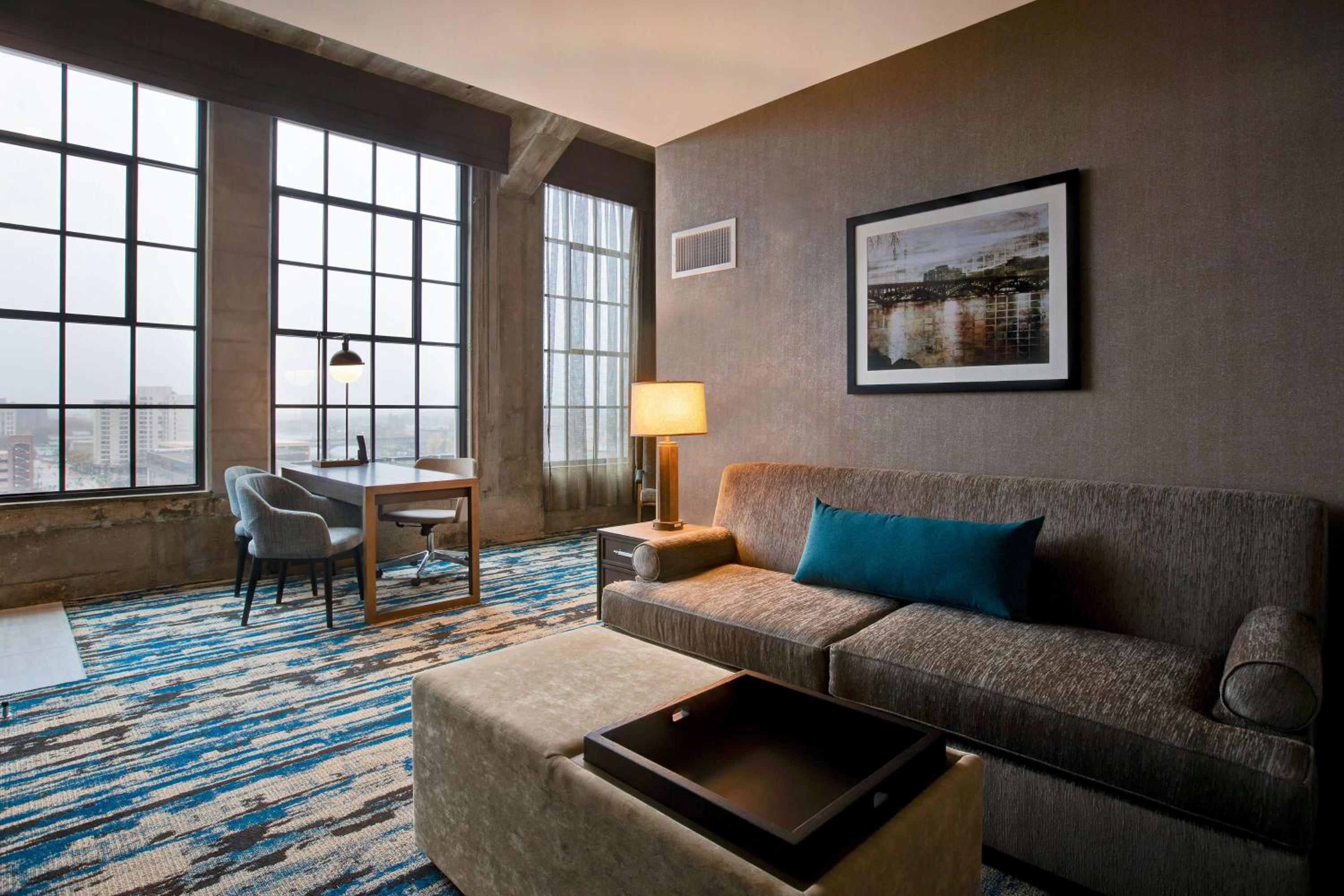 Corner King Suite with River View - Photo 1