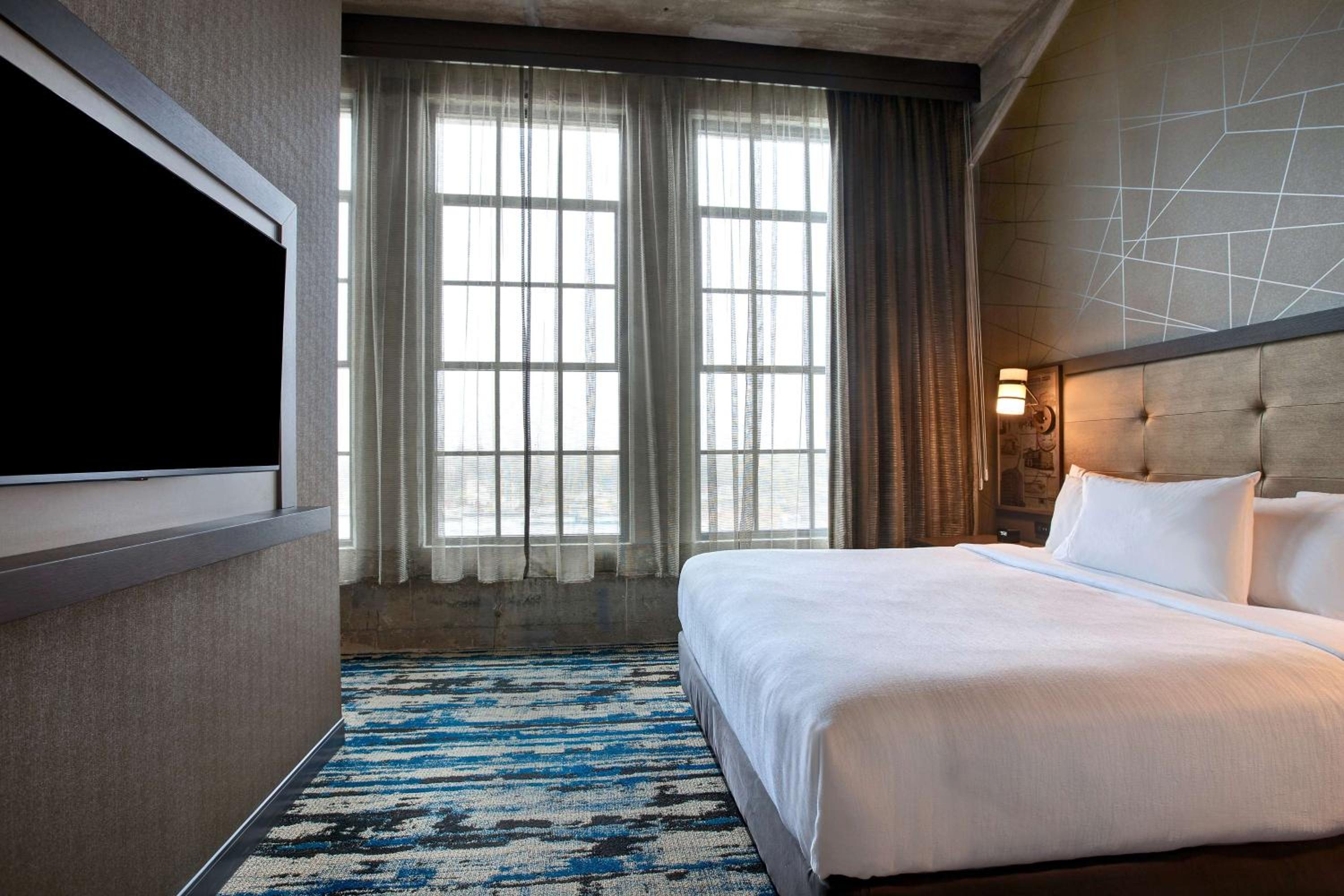 Two-Room King Suite - Photo 2