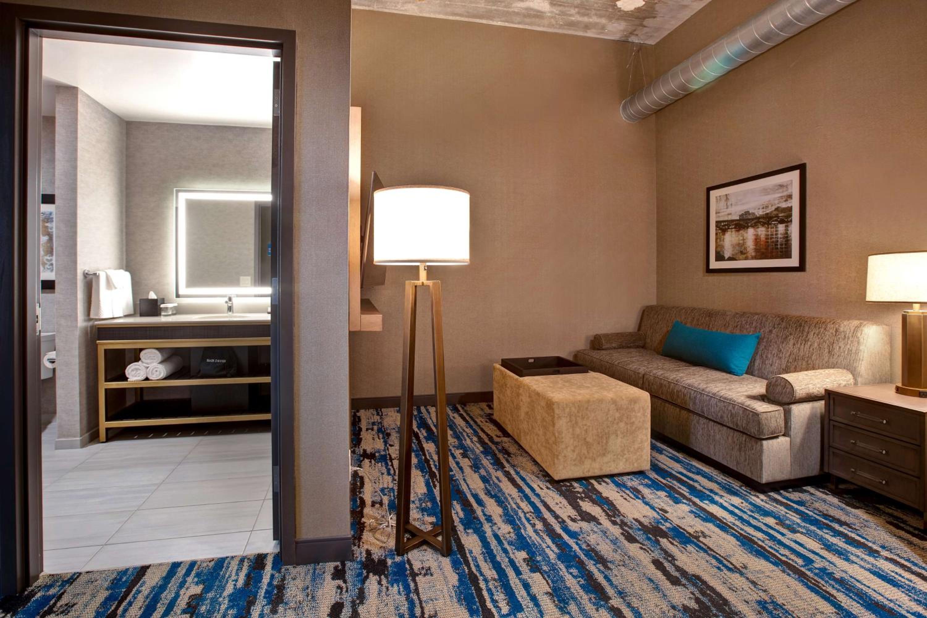 One-Bedroom King Suite - Hearing Access - Photo 3