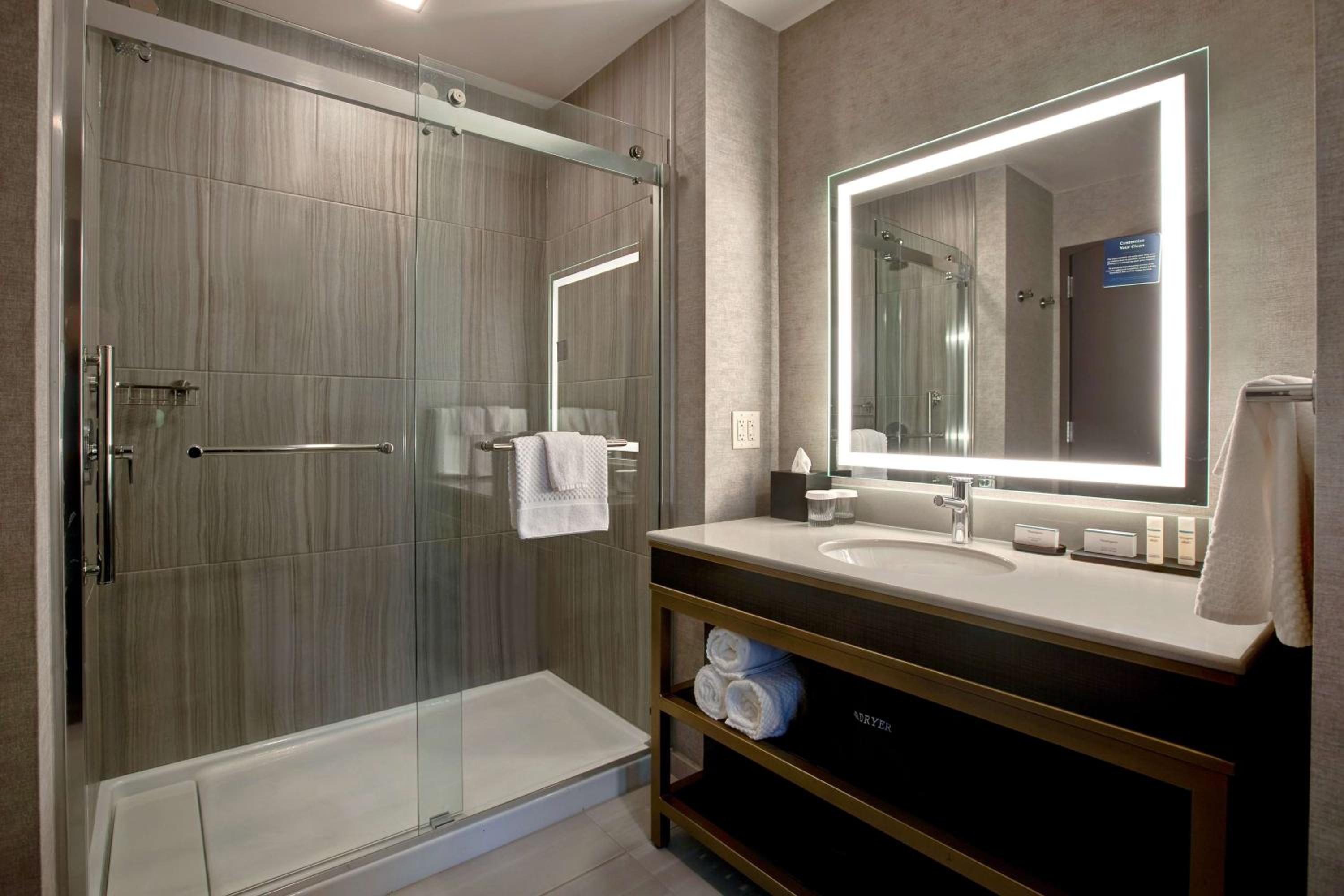 Two-Room King Suite - Photo 7