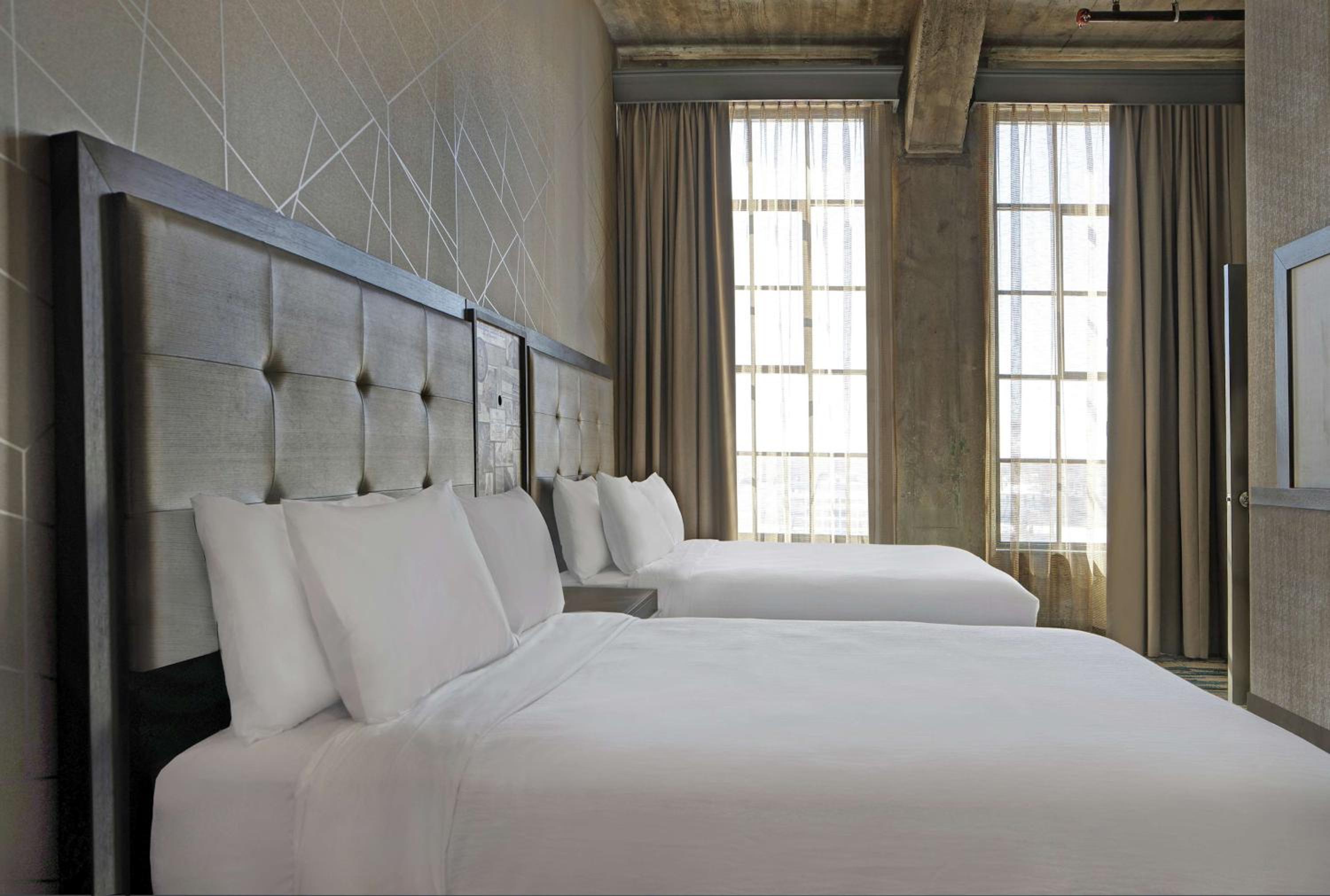 Two-Room Queen Suite with Two Queen Beds - Photo 2