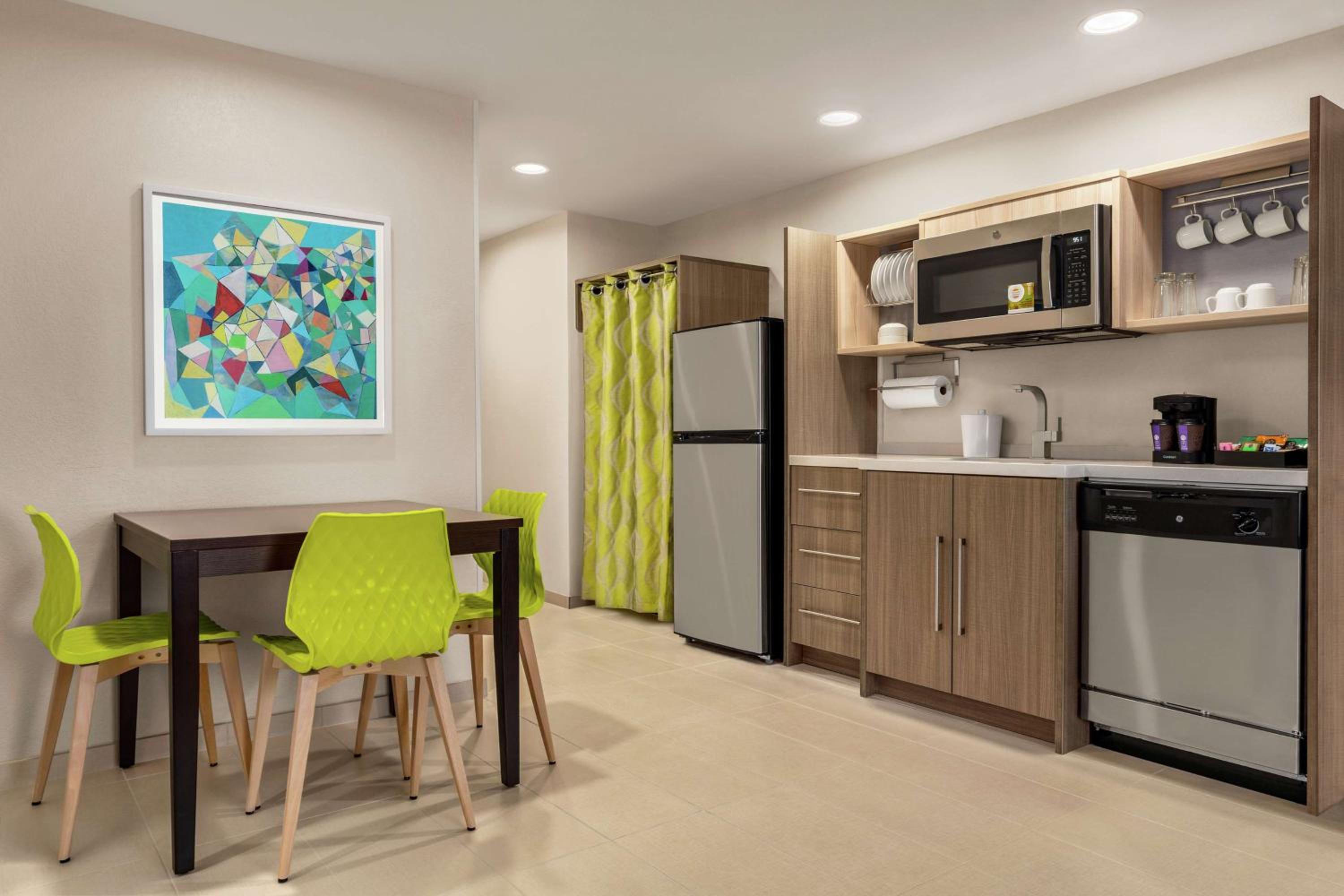 One-Bedroom King Suite - Non-Smoking - Photo 4