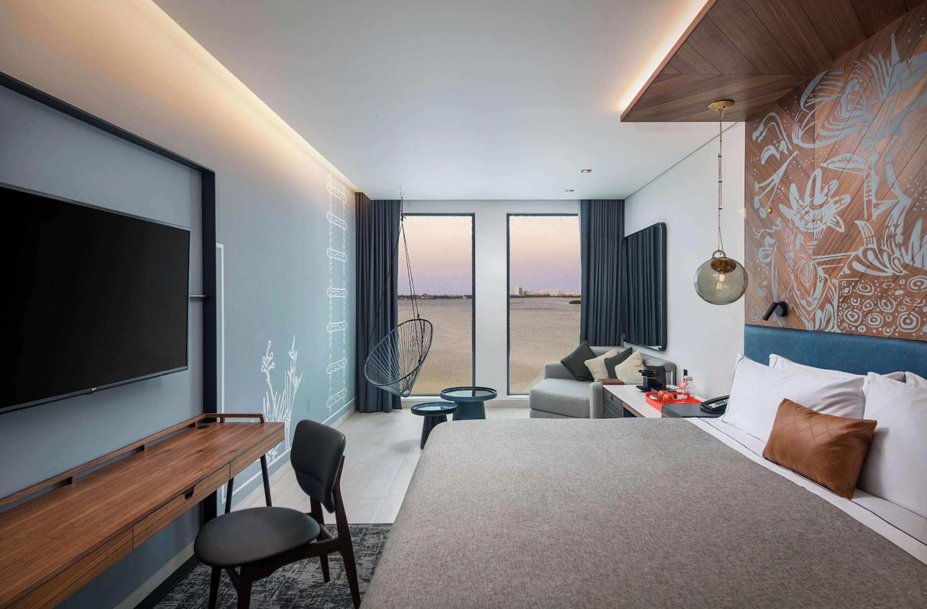 Premium King Room with Lake View High Floor